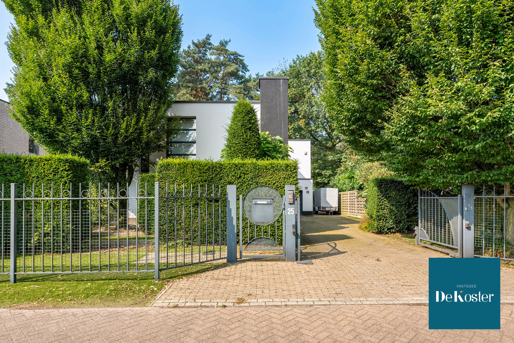 Gerenoveerde woning met aparte kantoorruimte foto 1