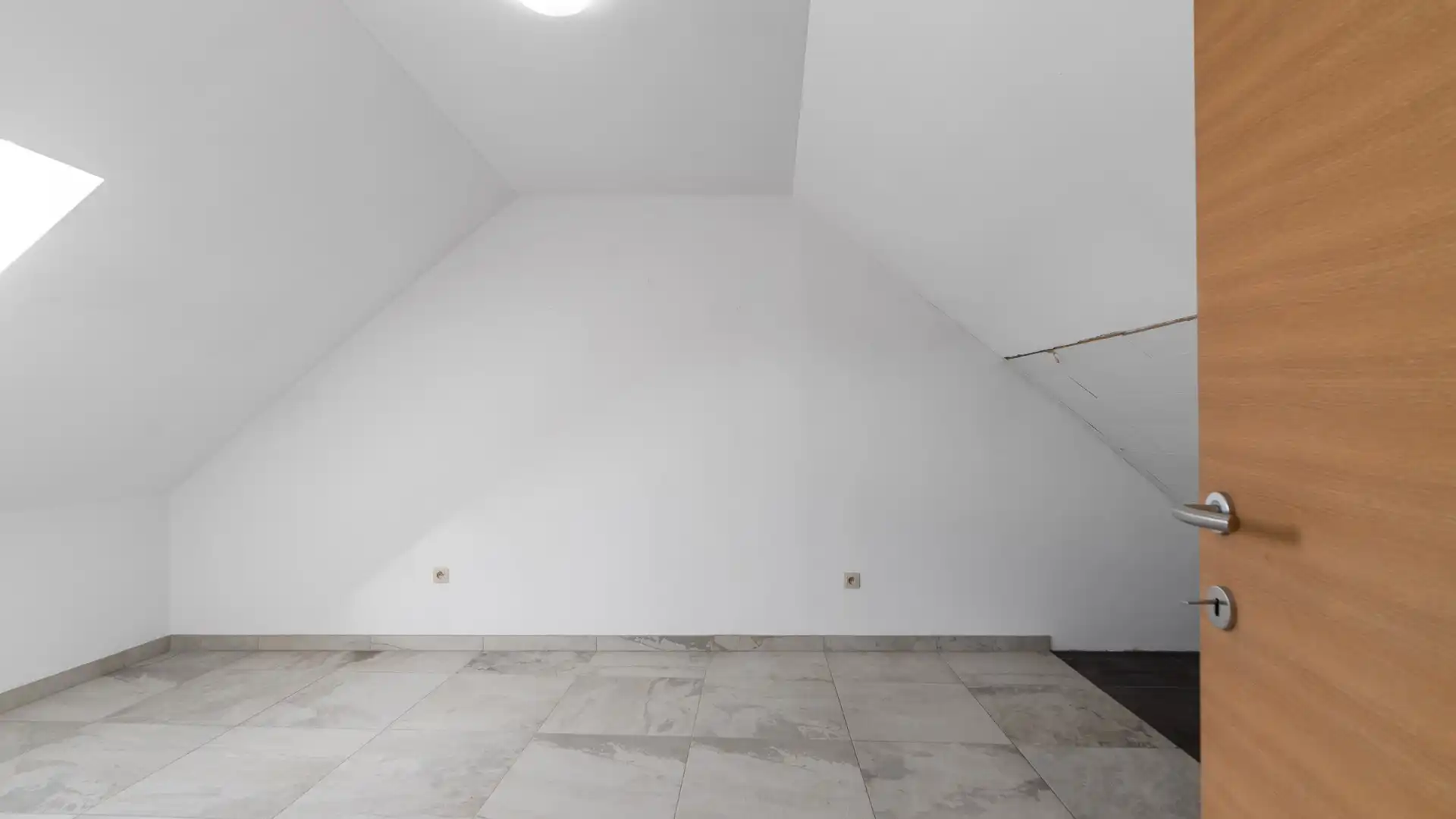 Wonen boven je zaak? Ontdek deze instapklare opportuniteit in het hart van Maasmechelen foto 31