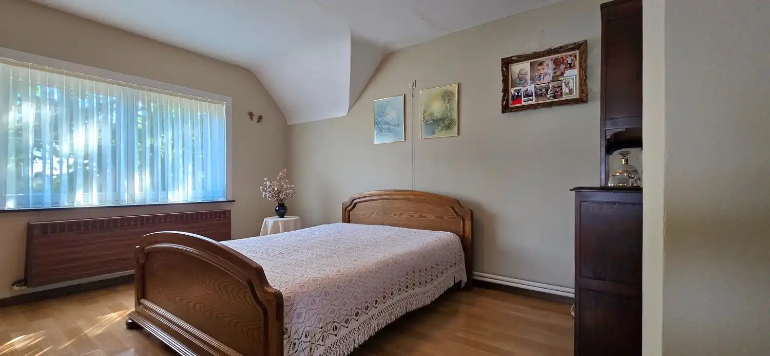 TE KOOP: te renoveren open bebouwing met 4 ruime slaapkamers foto 14