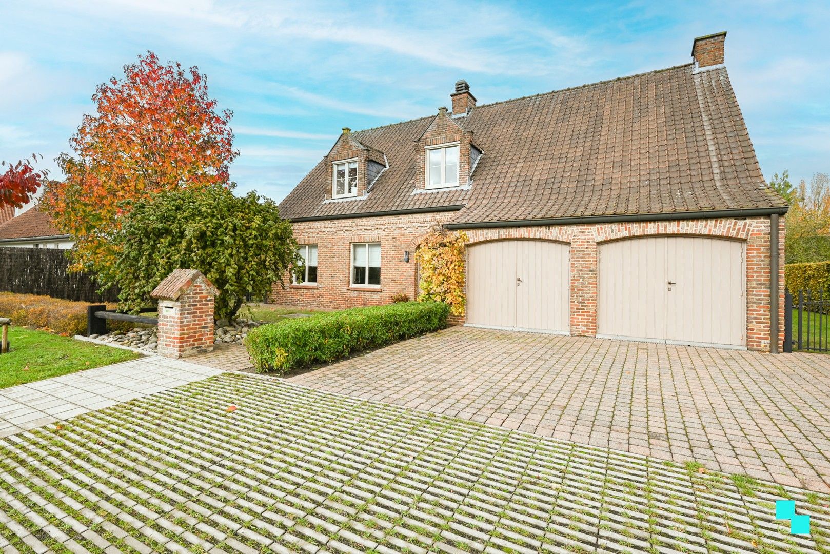 Hoofdfoto van de publicatie: Ruime, instapklare gezinswoning met vier slaapkamers en dubbele garage, vlakbij centrum Izegem