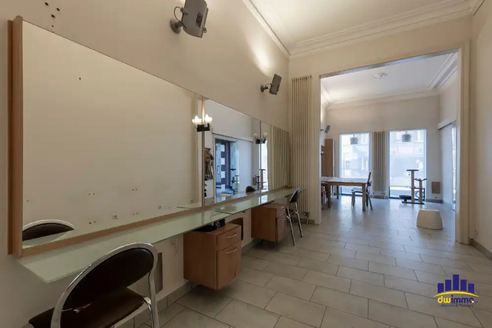 Ruime herenwoning van 275 m² met 4 slaapkamers en praktijkruimte foto 3