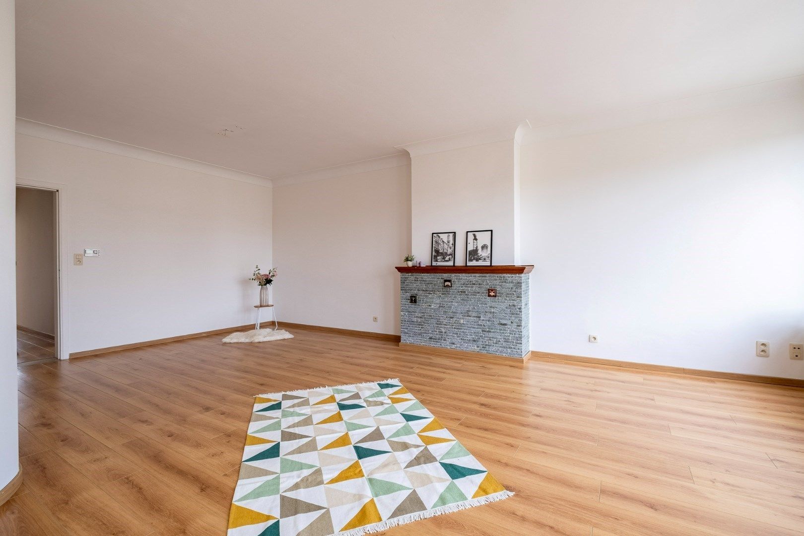 Zonnig en ruim, volledig gerenoveerd appartement in een goede en rustige buurt.  foto 6
