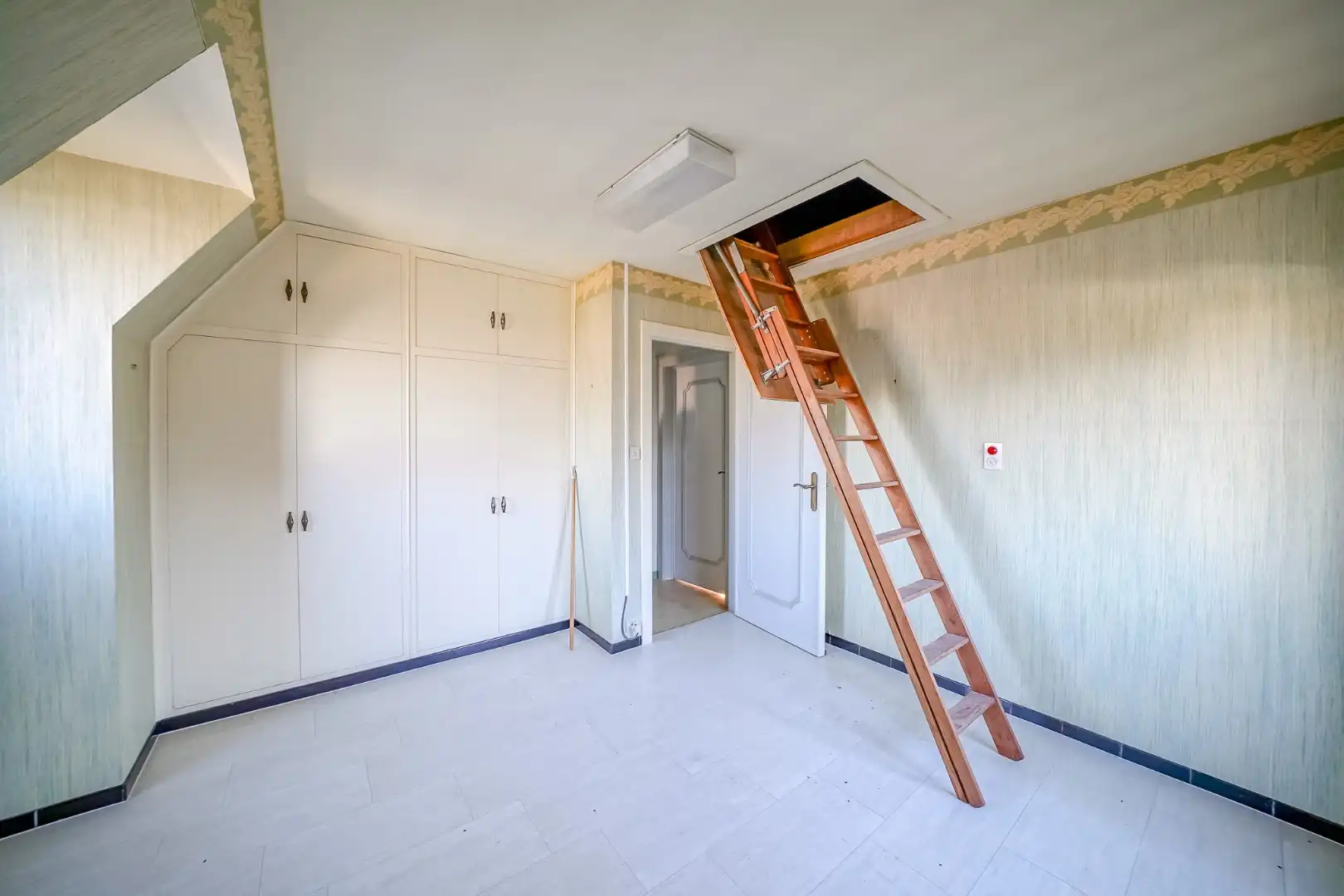  Statige villa uit de jaren ‘65 met zuidgerichte tuin in hartje Oudenburg. foto 23