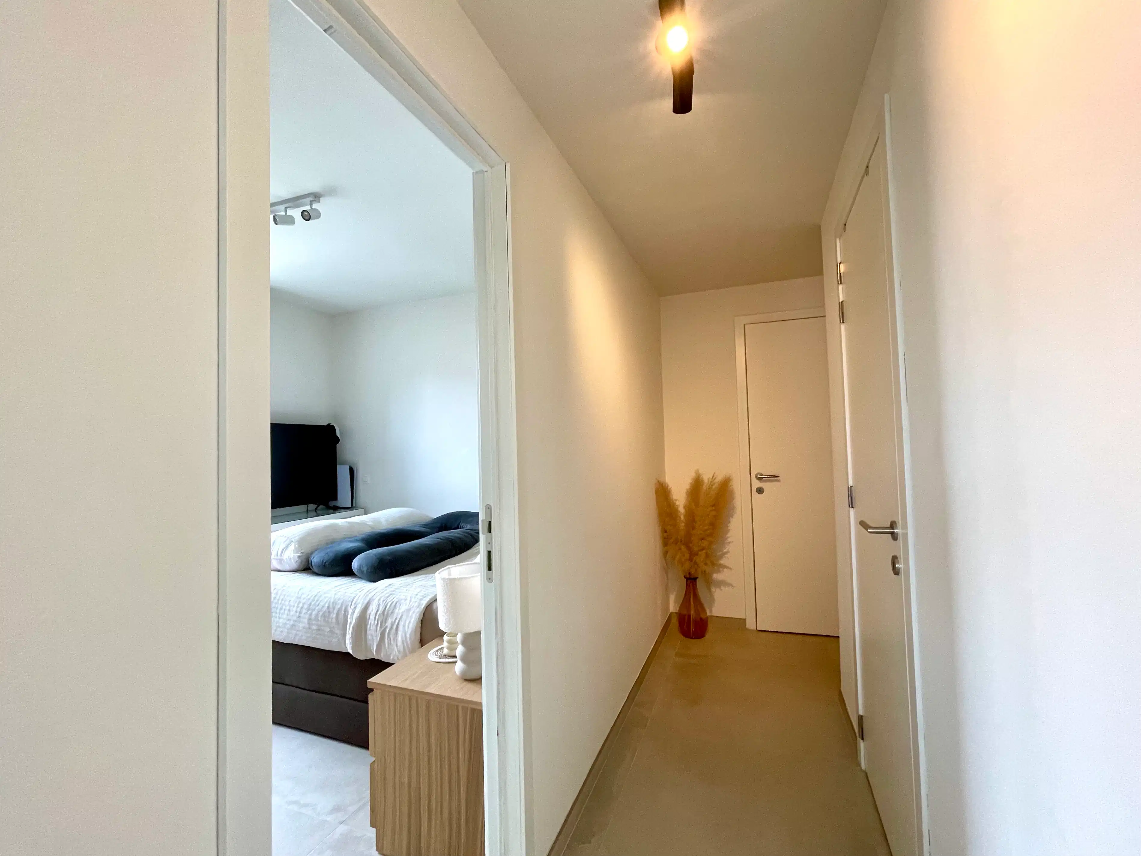 Nieuwbouwappartement met 1 slaapkamer, ruim terras en garage foto 4
