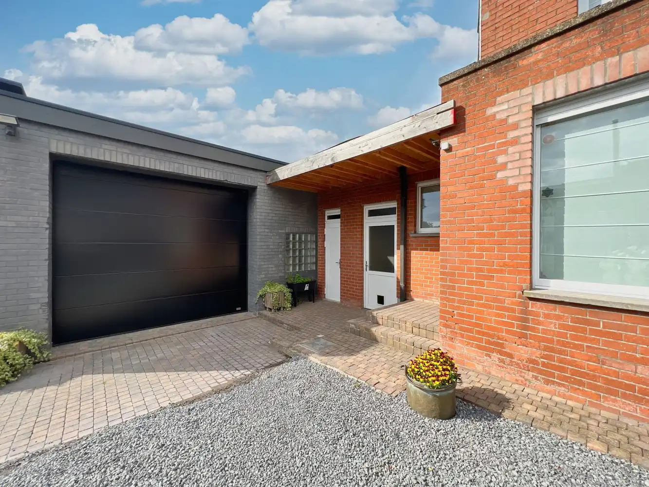 Unieke gezinswoning (4/5 slpks) met loods en tuin! foto 4