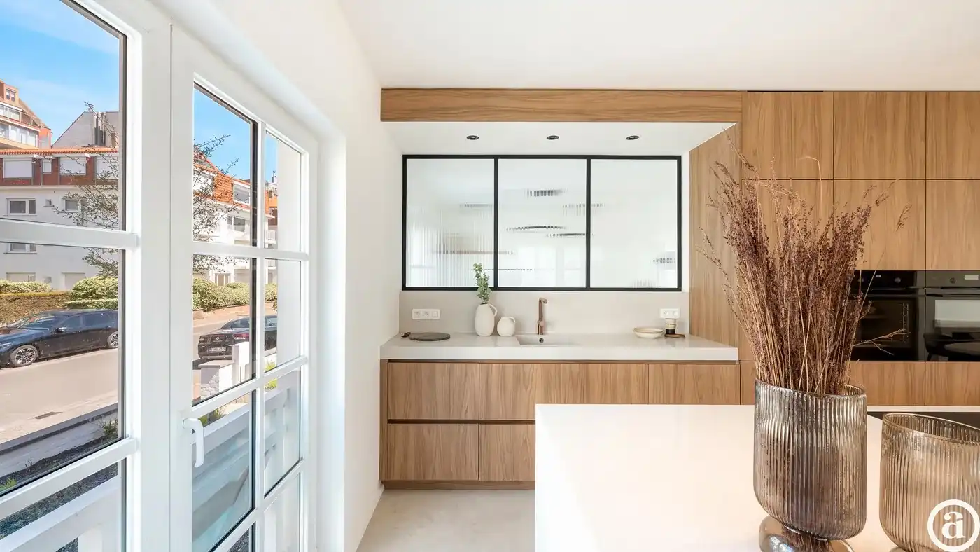 Exclusief gerenoveerde villa op een absolute toplocatie foto 22