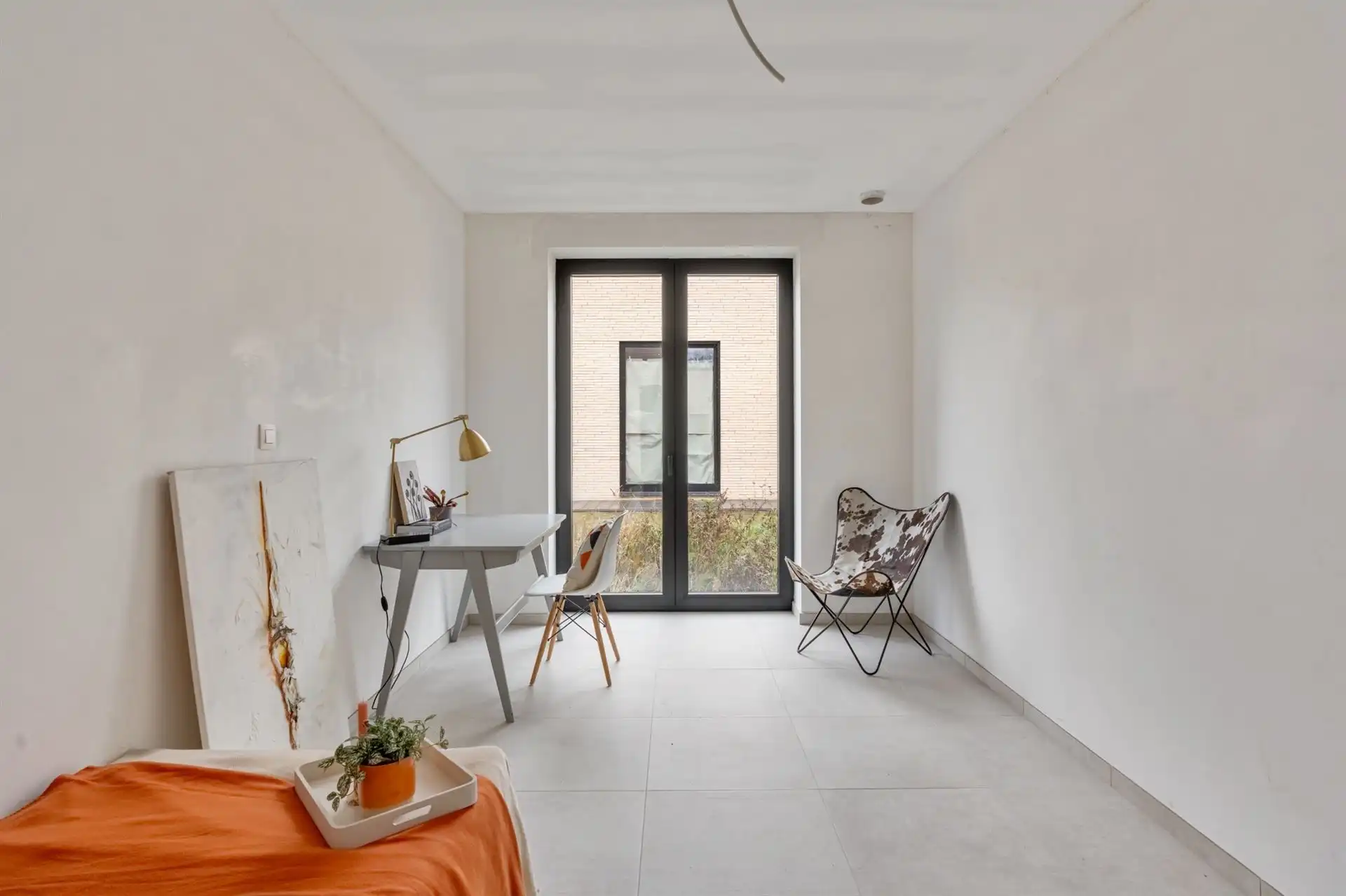 Gelijkvloerse woning met carport en tuin. foto 15