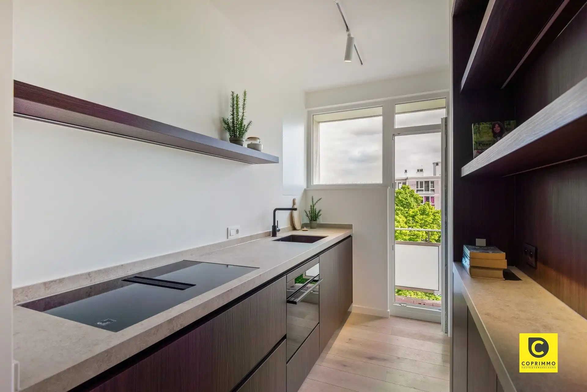 Prachtig gerenoveerd 3 slaapkamer appartement op toplocatie! foto 8