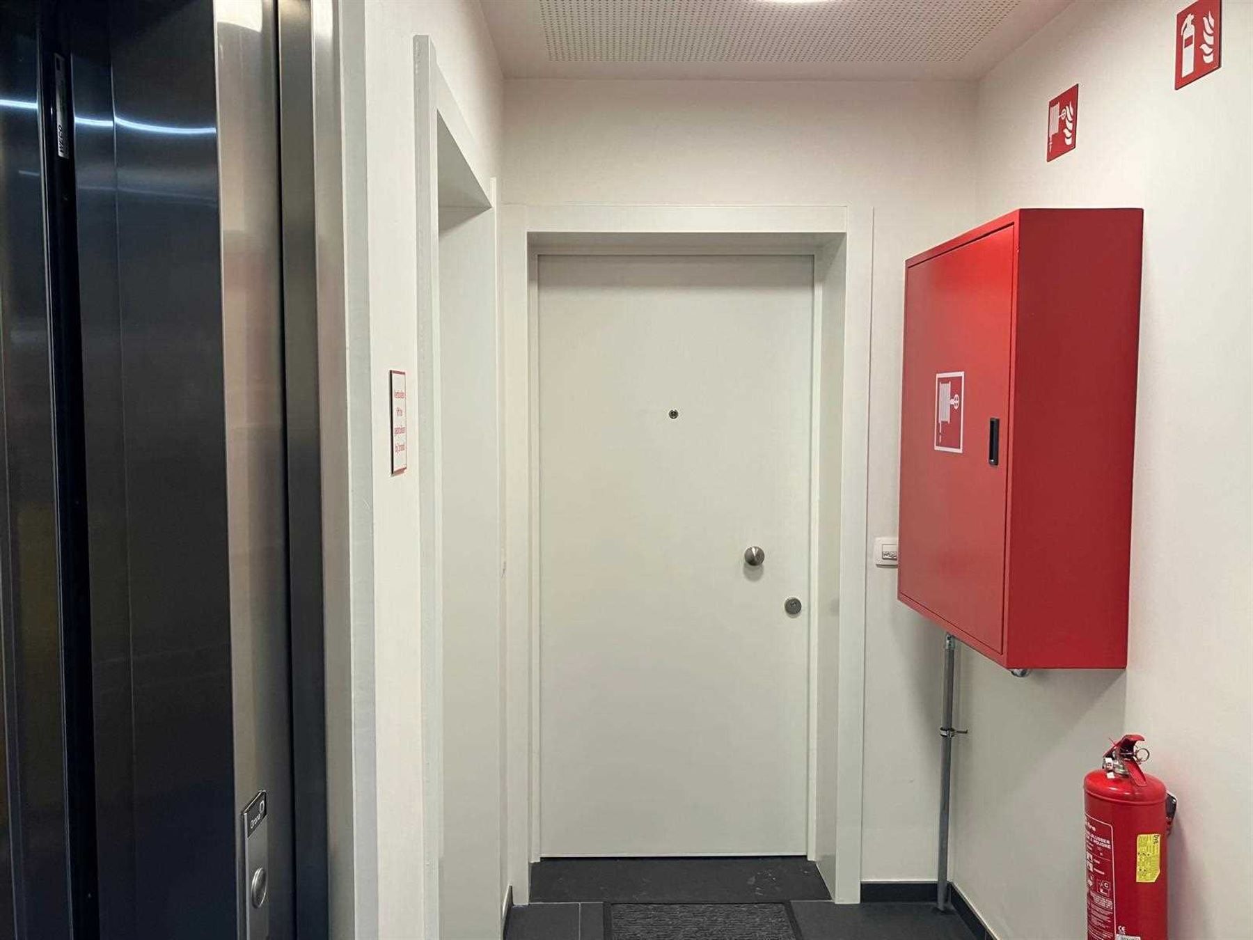 Appartement met autostaanplaats en 2 slaapkamers! foto 17