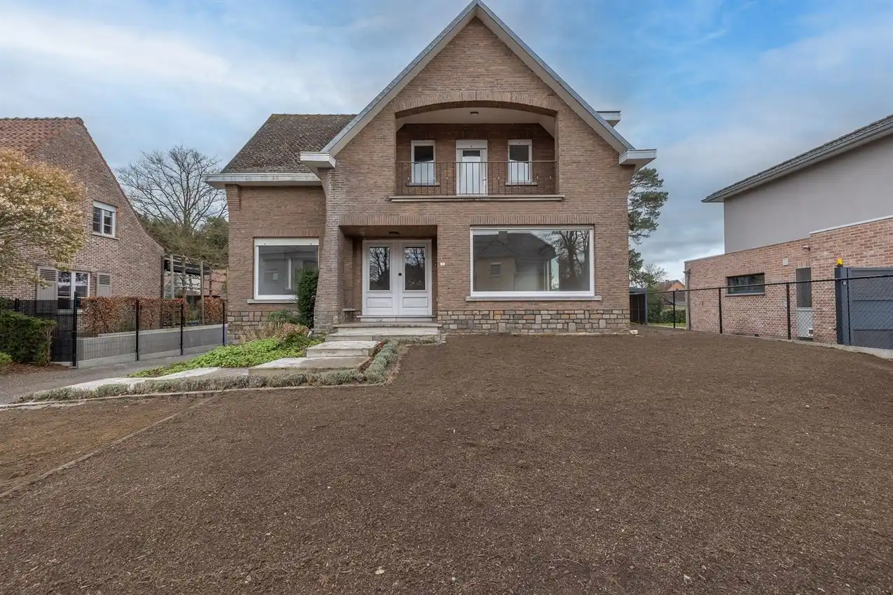 Gusting gelegen woning met 3 slpk, garage en tuin foto {{pictureIndex}}