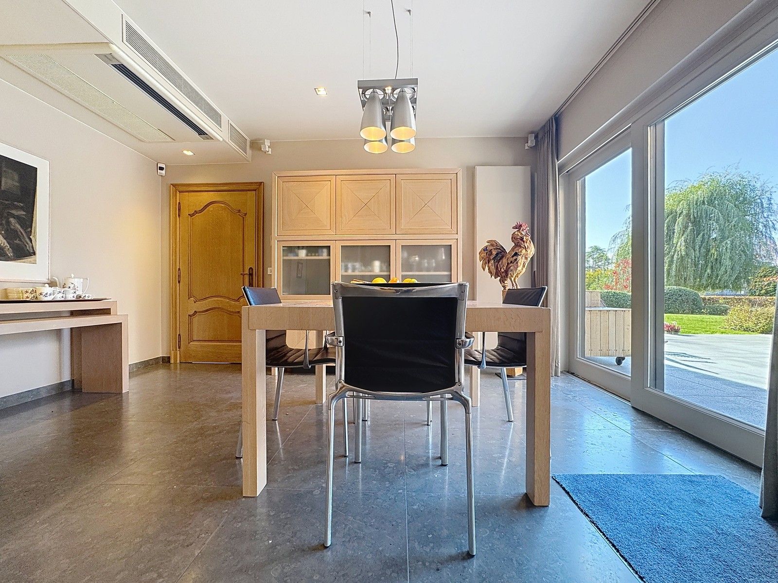 Instapklaar, luxueus afgewerkte VILLA (5 slpkms, dubbele garage, ...) met BIJGEBOUWEN (stallingen en bergplaats) te Ingelmunster. Grondopp.: 2.814m2 foto 8