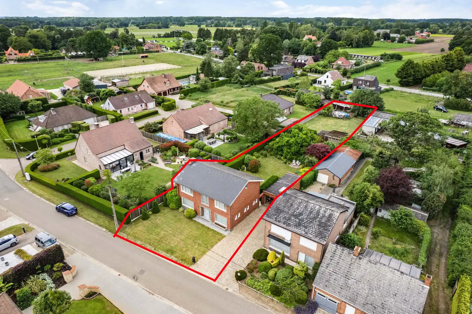 RUIME WONING MET 4 SLK EN GARAGE OP PERCEEL VAN 1.625 m²! foto 2