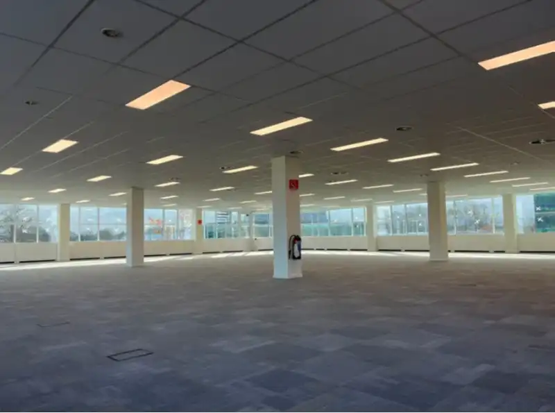 Moderne kantoorruimte te huur foto {{pictureIndex}}