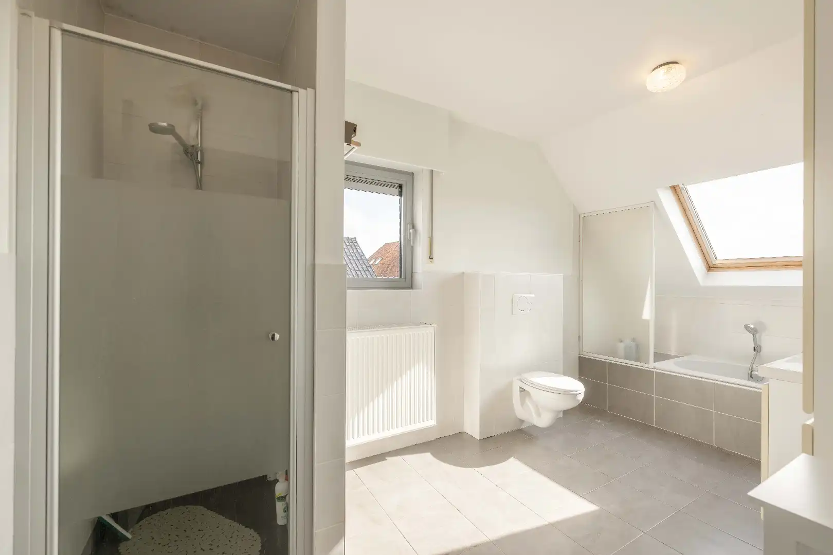 INSTAPKLARE ALLEENSTAANDE GEZINSWONING MET 3 SLPKS  foto 18