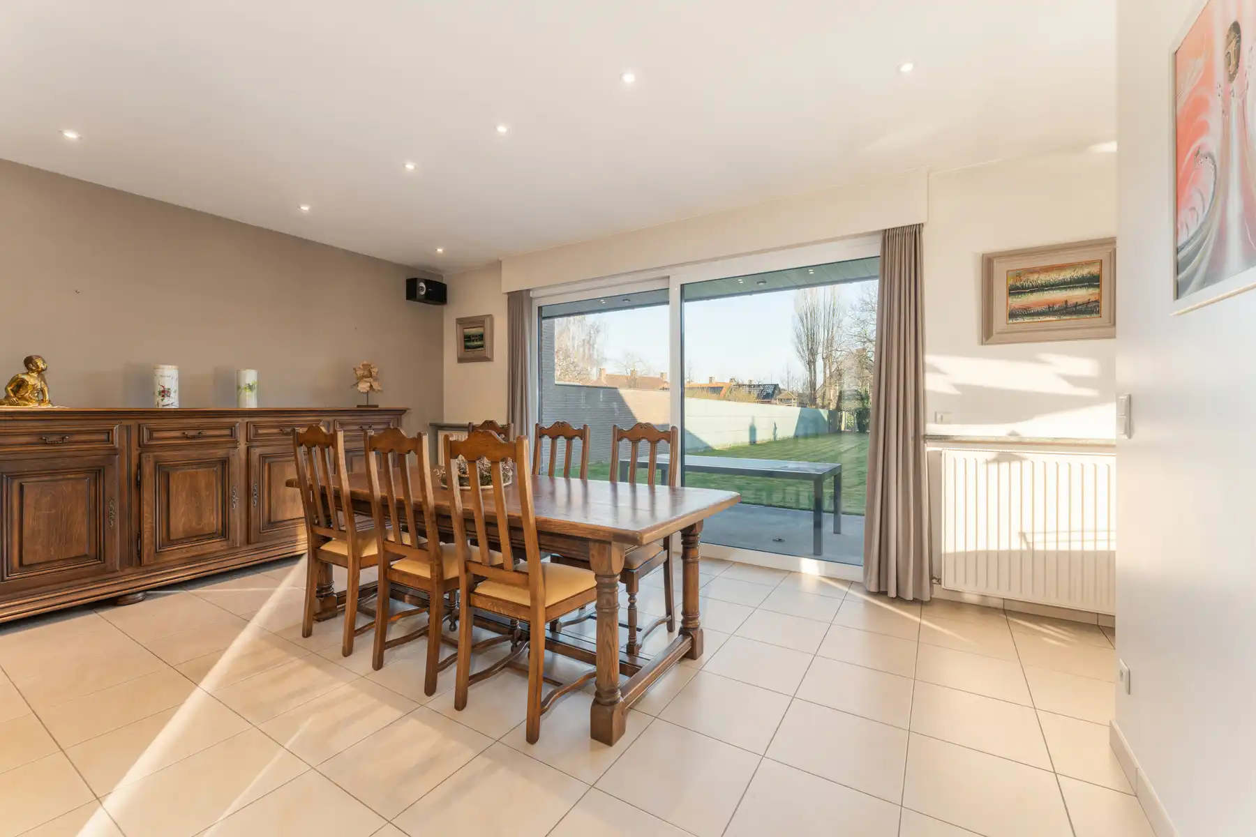 Verzorgde woning met ruim bijgebouw op perceel van 1.369 m² foto 8