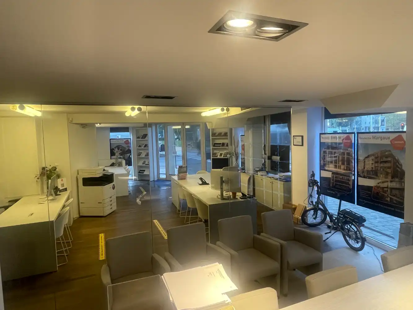 Ruim handelspand te huur aan de jachthaven van Oostende foto 9