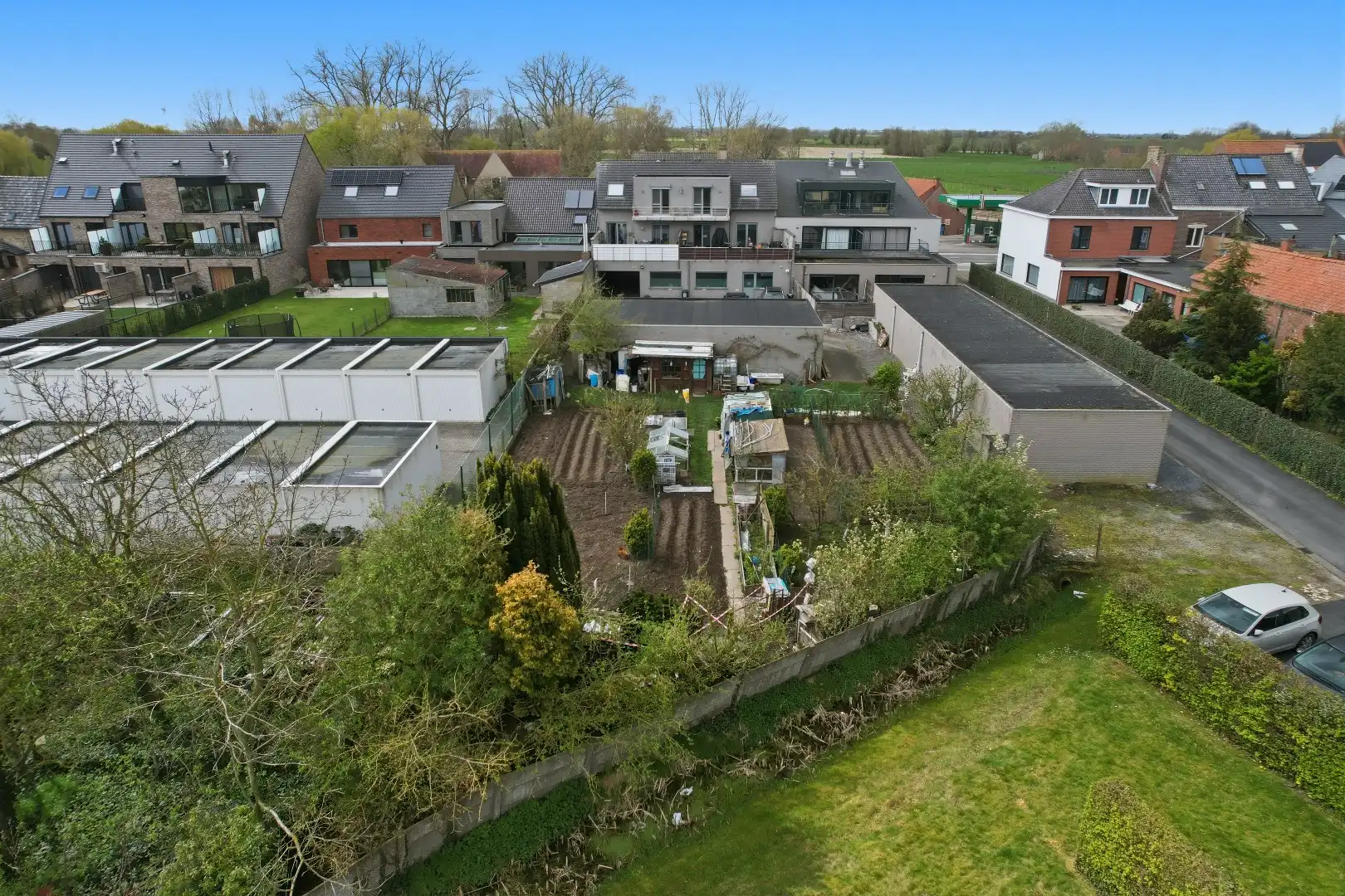 Recent appartement met privatieve tuin (346m²)  en ruim terras (40m²) in het centrum van Woumen! foto 12