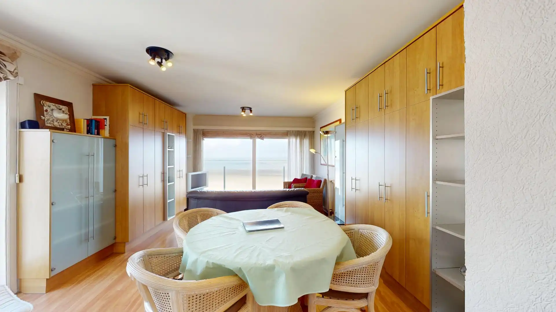 Mooi hoekappartement met frontaal zeezicht op de zeedijk in Heist foto 10