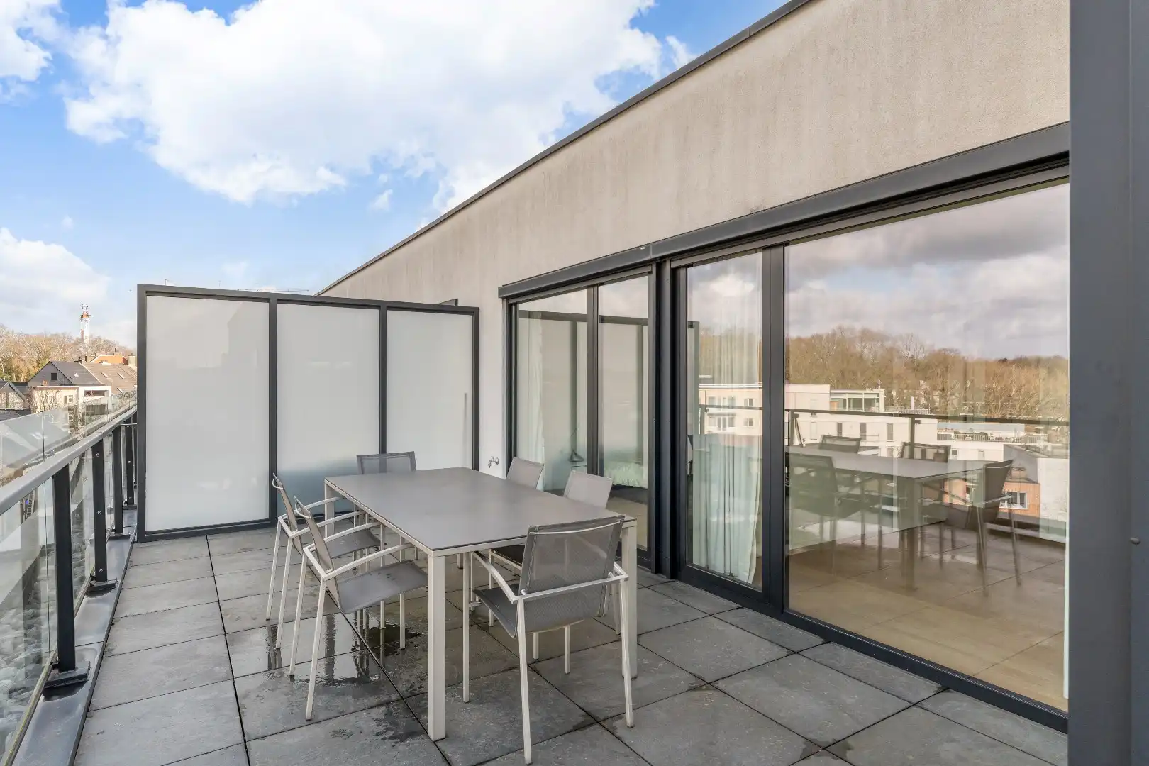 Exclusief penthouse met ruim terras, 2 slpk, dubbele autostaanplaats, centrum Genk foto 37