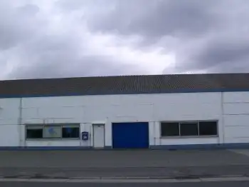Moderne loodsen in de industriezone te Kuurne foto 2