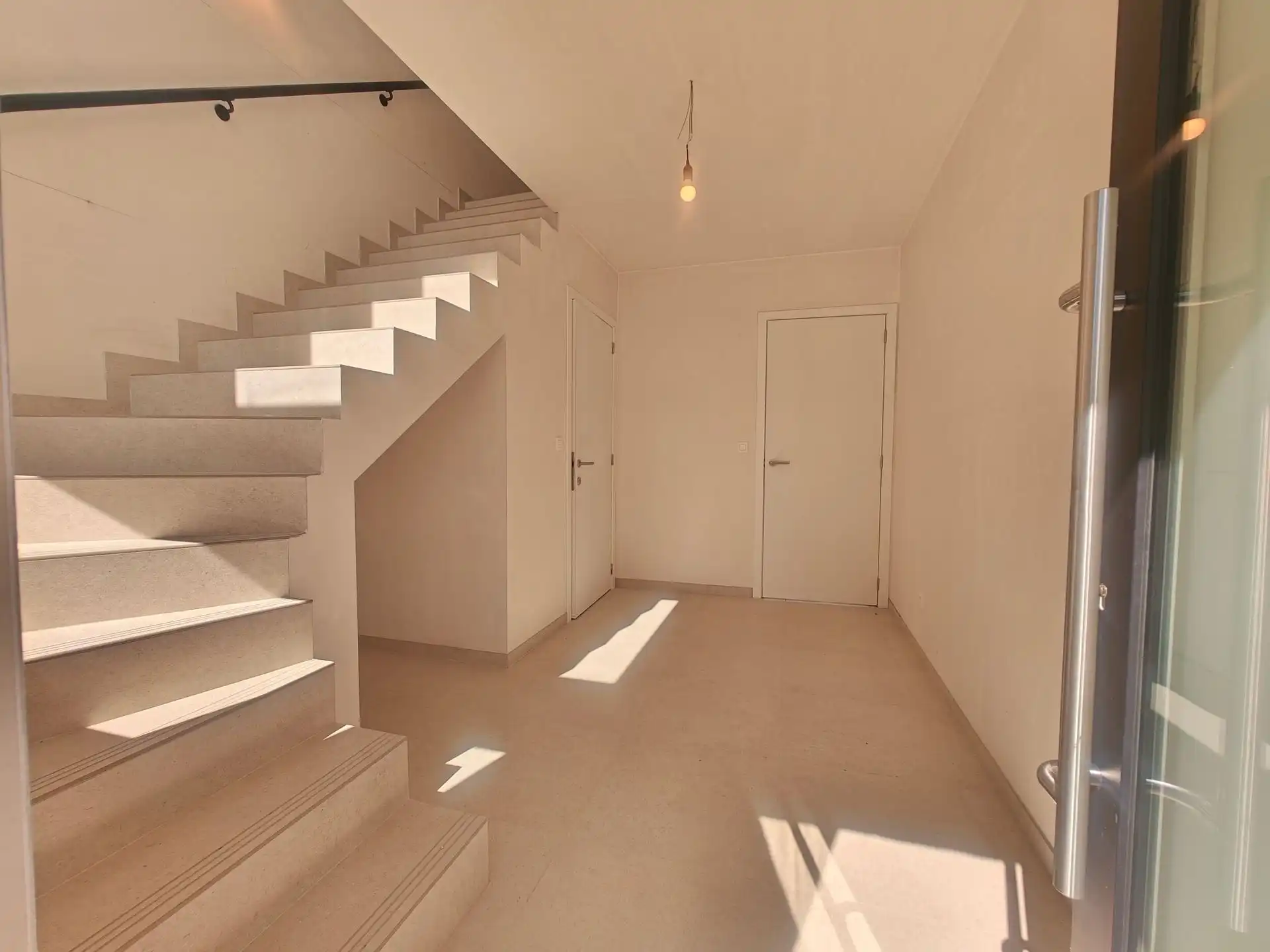 Instapklare nieuwbouwwoning met 3 slaapkamers in een rustige, kindvriendelijke buurt van Maasmechelen.  foto 6