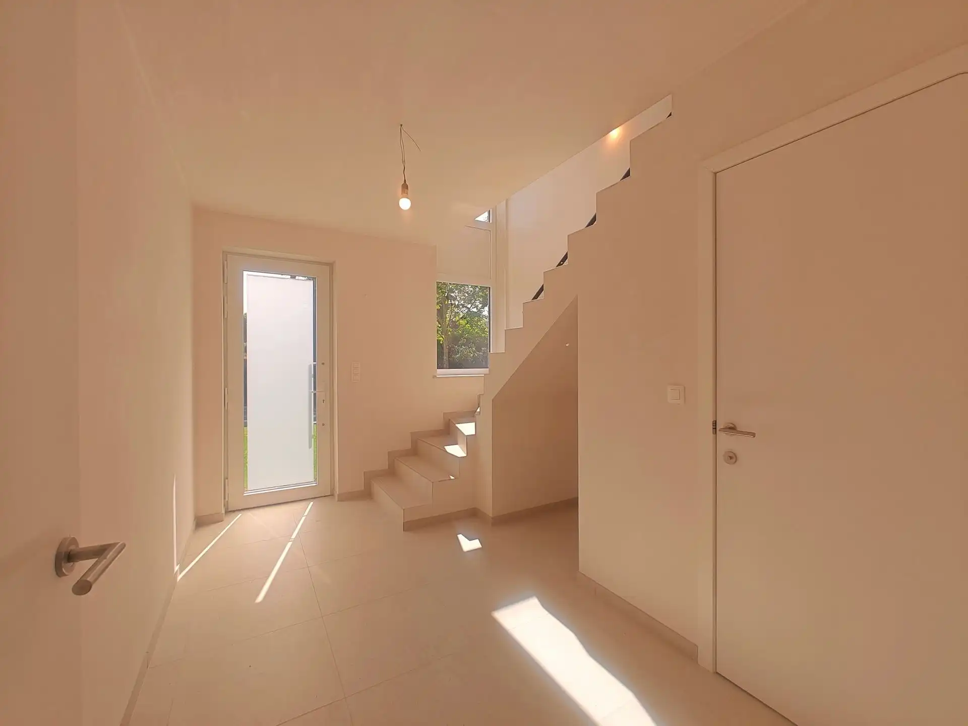 Instapklare nieuwbouwwoning met 3 slaapkamers in een rustige, kindvriendelijke buurt van Maasmechelen.  foto 6