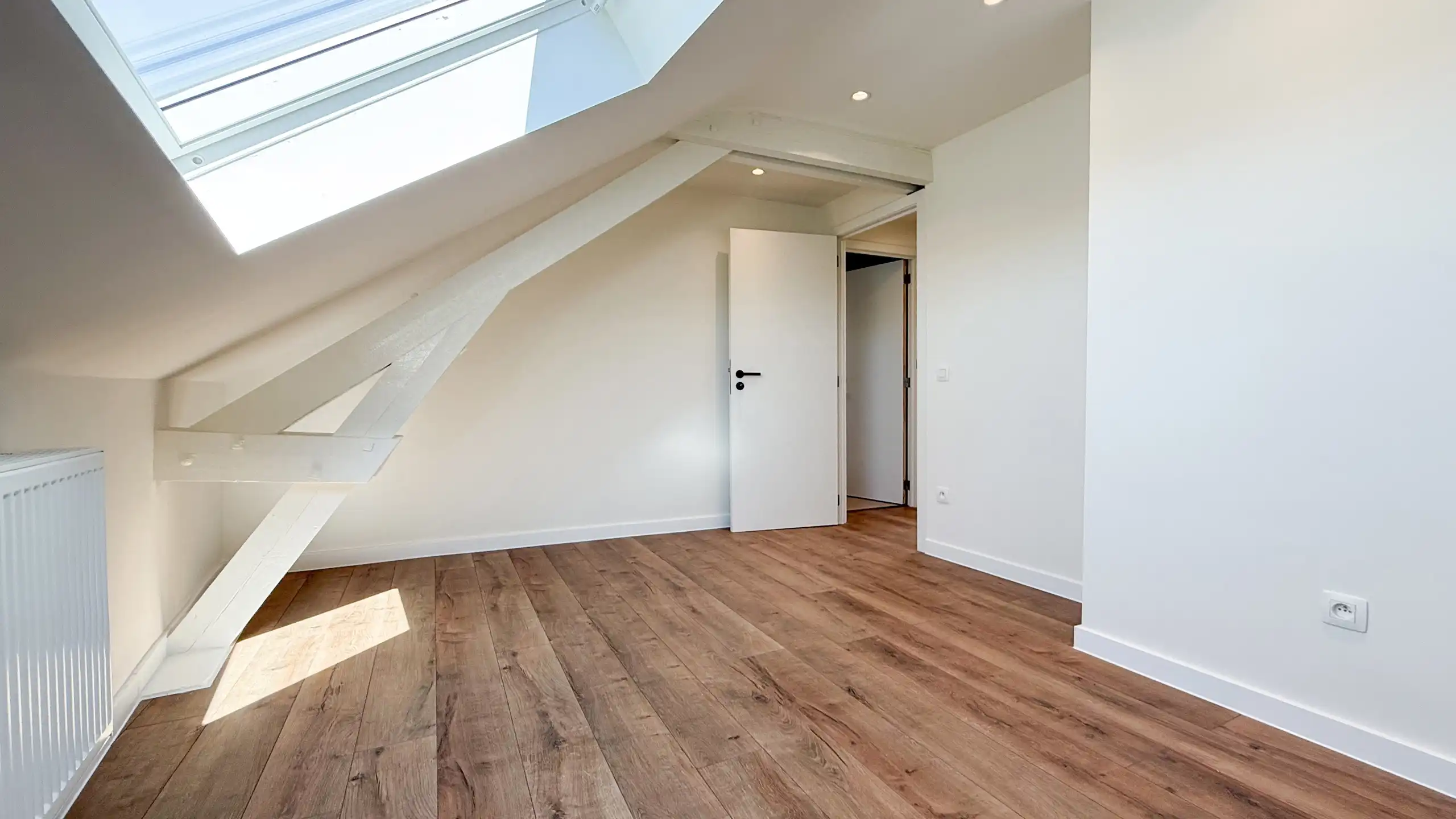 Unieke investeringspand, volledig vernieuwd, handel+ 2app! foto 62