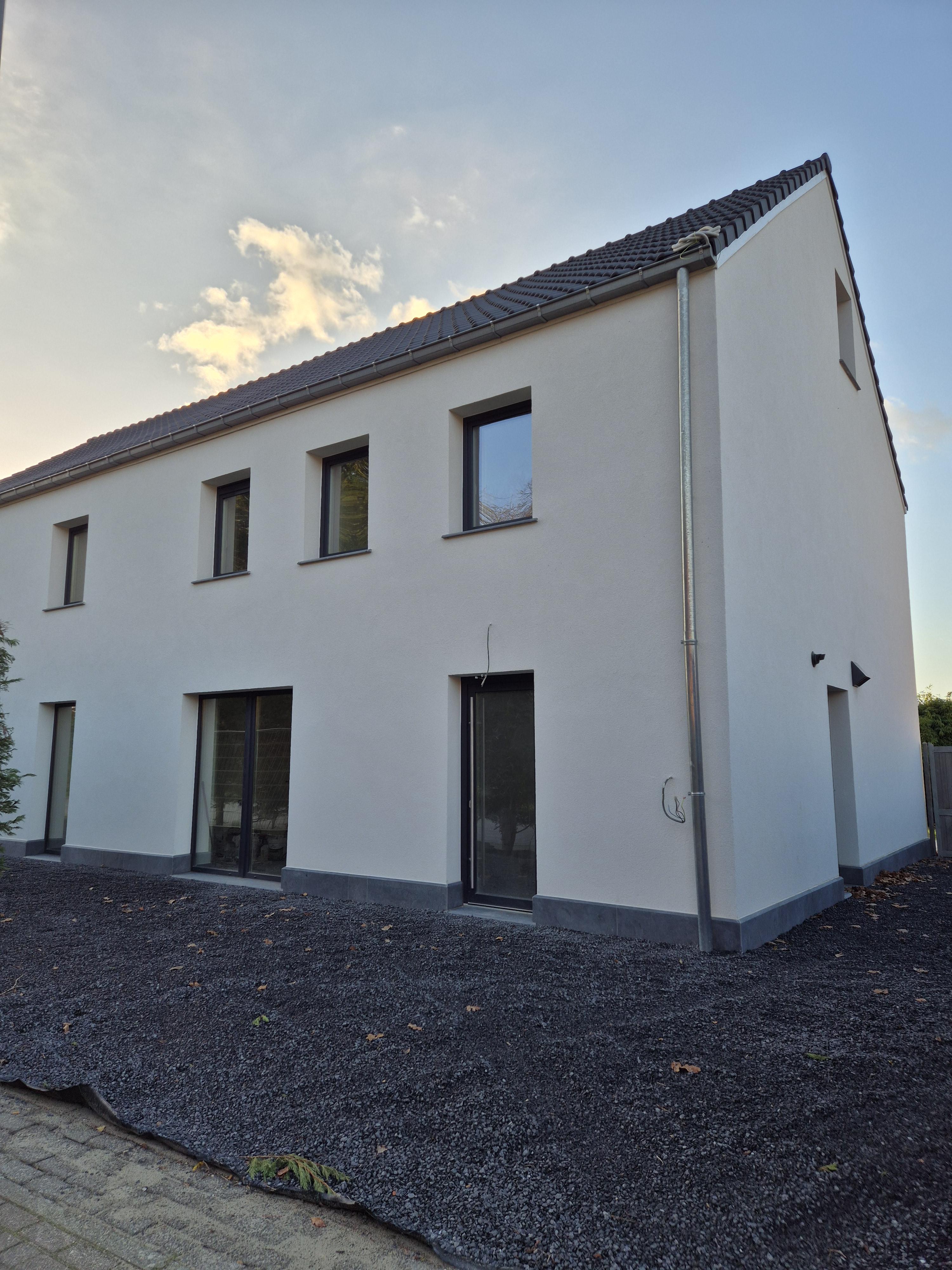 Leuke gerenoveerde woning met 4 slaapkamers en tuin foto 3