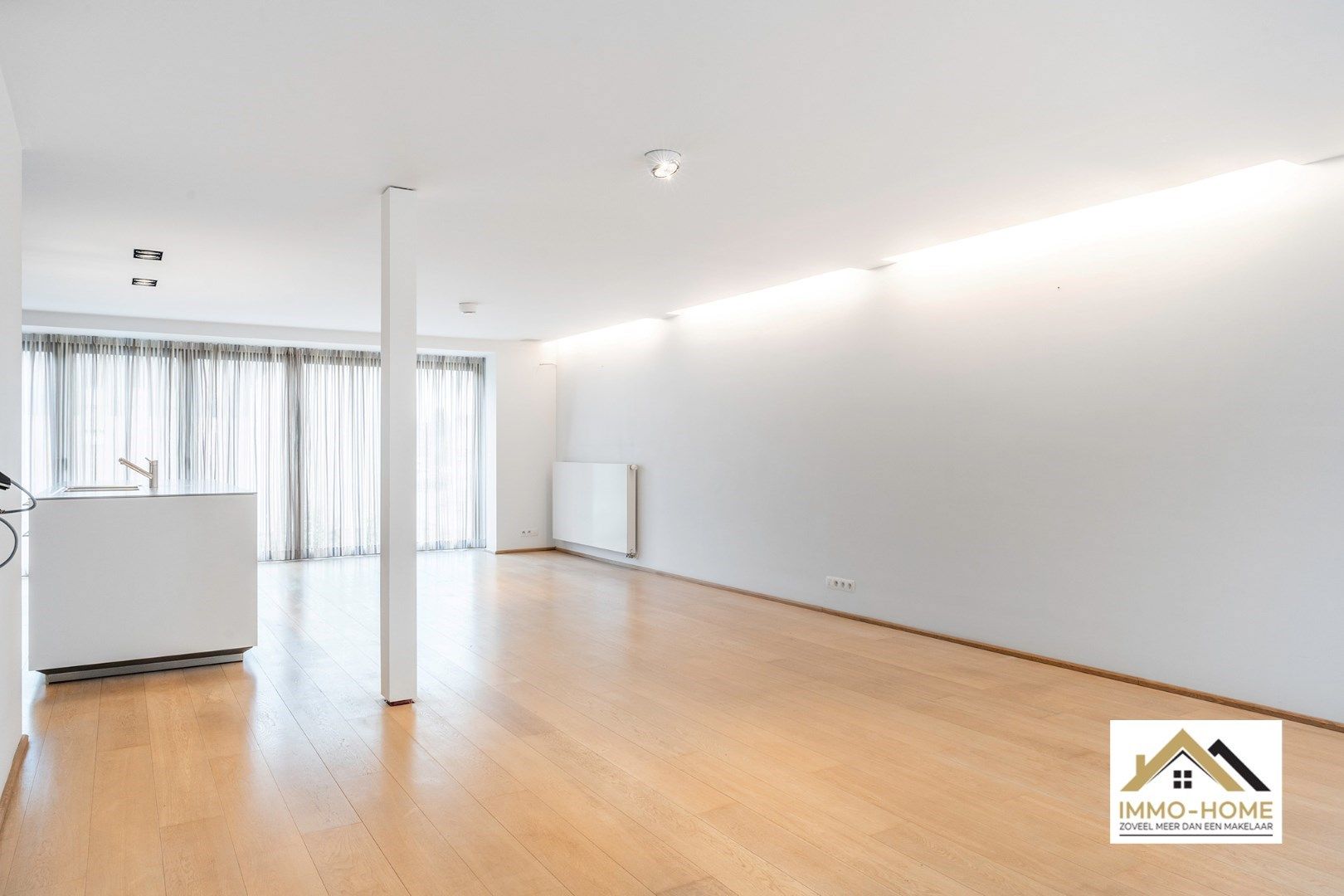 MODERNE PRAKTIJKRUIMTE/HANDELSRUIMTE MET DUPLEX APPARTEMENT TE ZELE foto 7