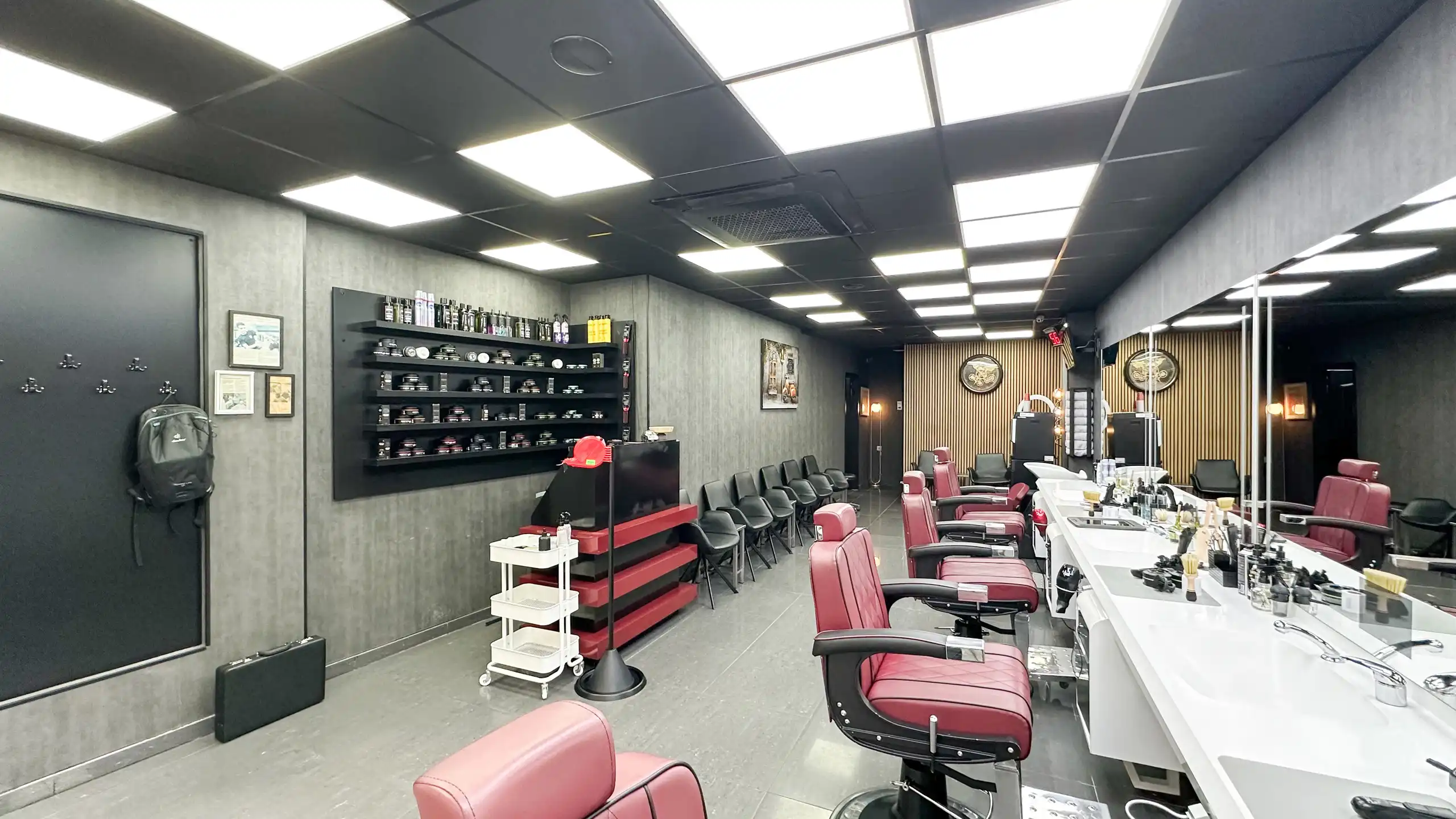 Vernieuwde Kapperszaak op topligging in het Hart van Diest! foto 9