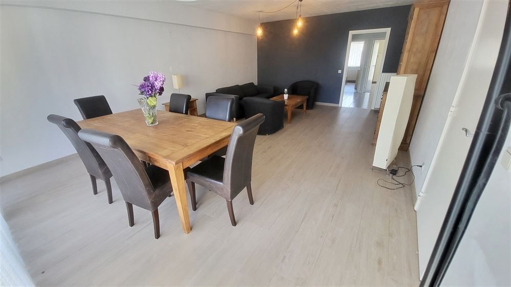 Ruim en gemeubels appartement | Stadspark foto {{pictureIndex}}