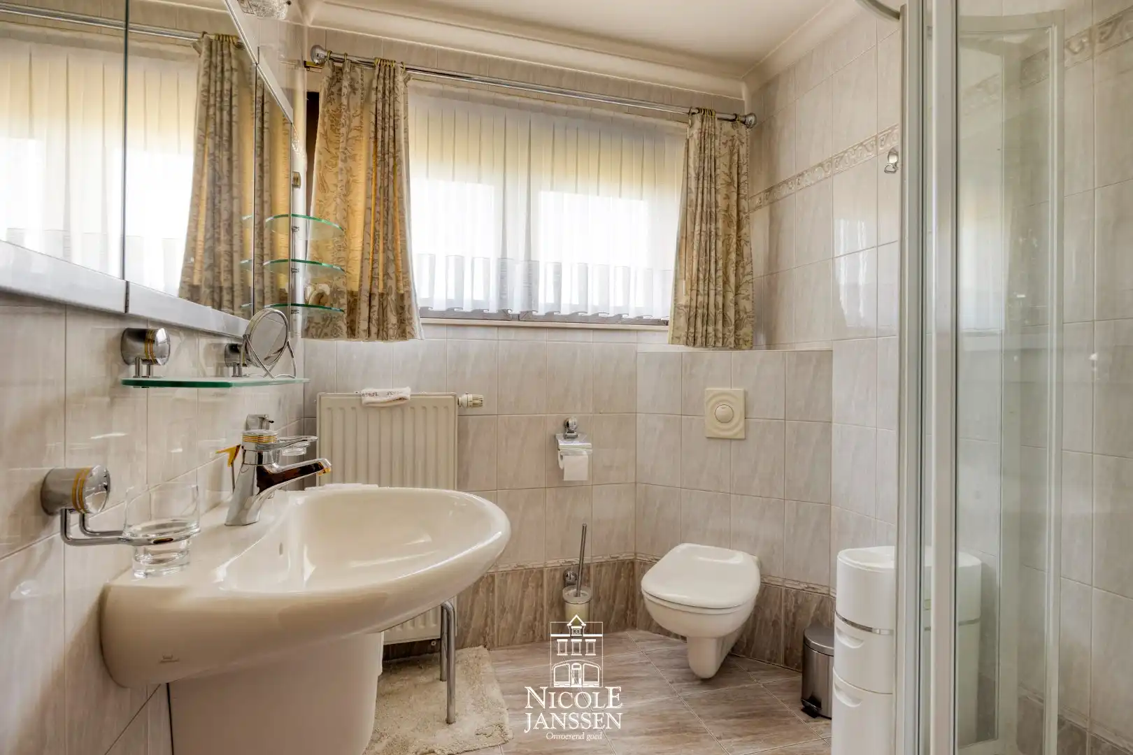 Ruime woning in landelijke omgeving foto 24