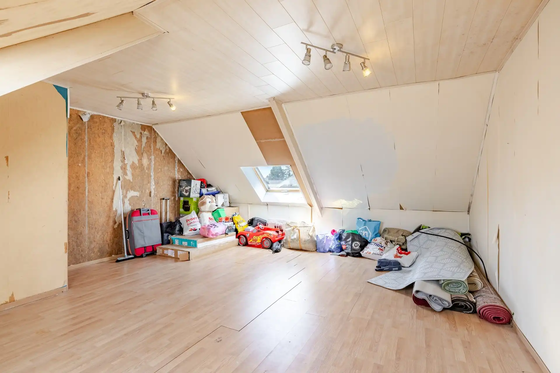 Ruime gezinswoning met grote tuin in Burst foto 27