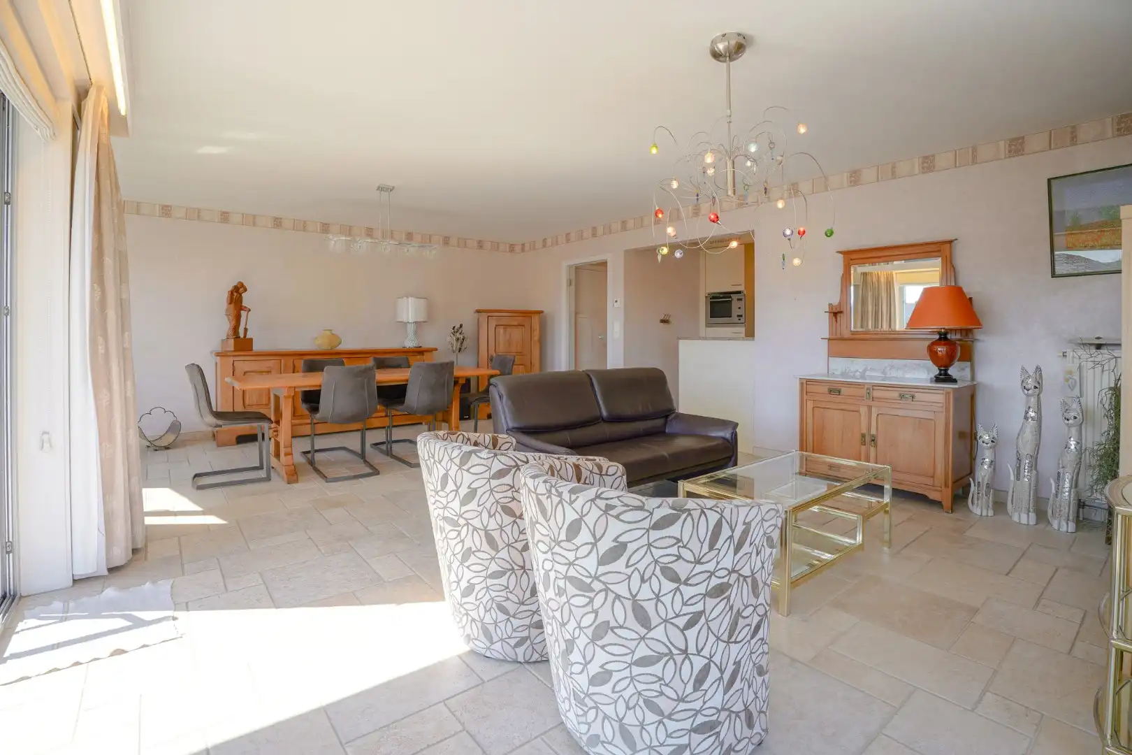 Instapklaar 2-slaapkamerappartement (89m² + 8m² terras) nabij de haven van Nieuwpoort. foto 3