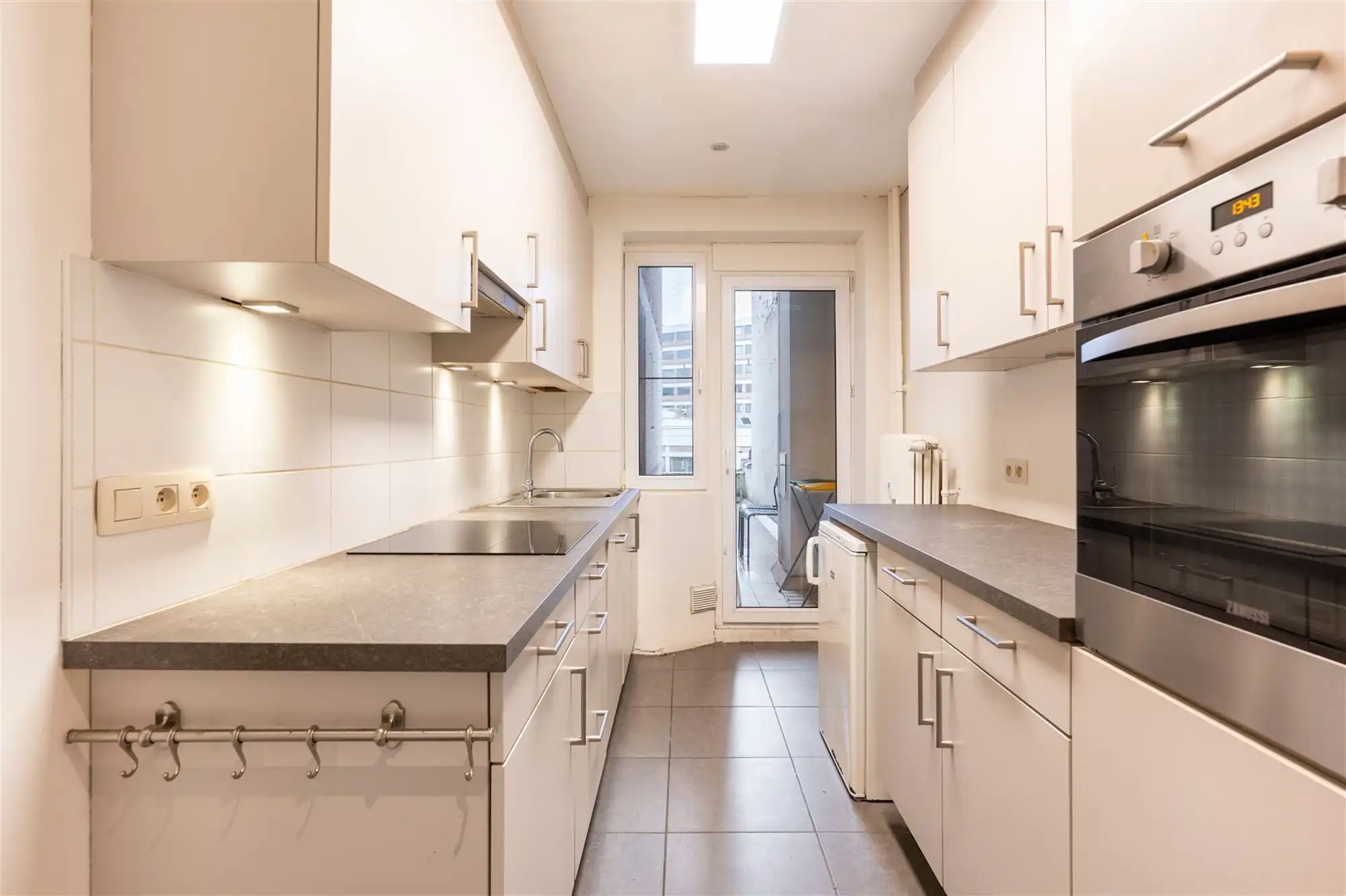 Gemeubeld appartement met 2 slk + terras foto 6