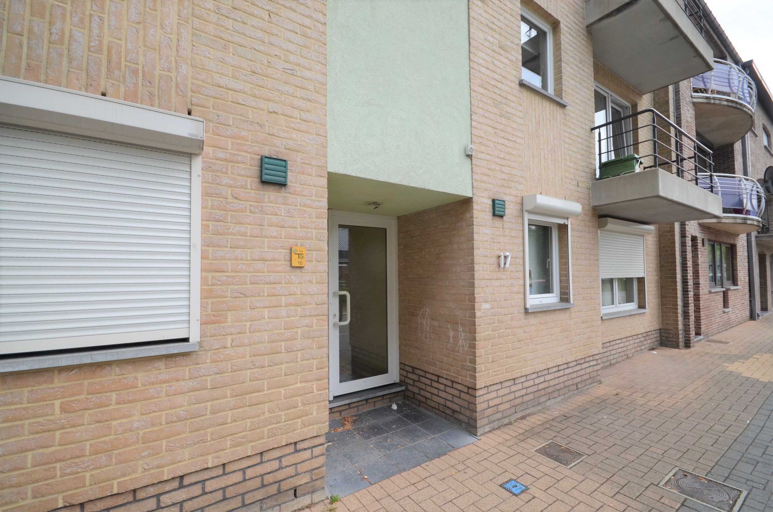 Idealis Vastgoed – Ruim duplexappartement met 4 slaapkamers in Genk foto 3