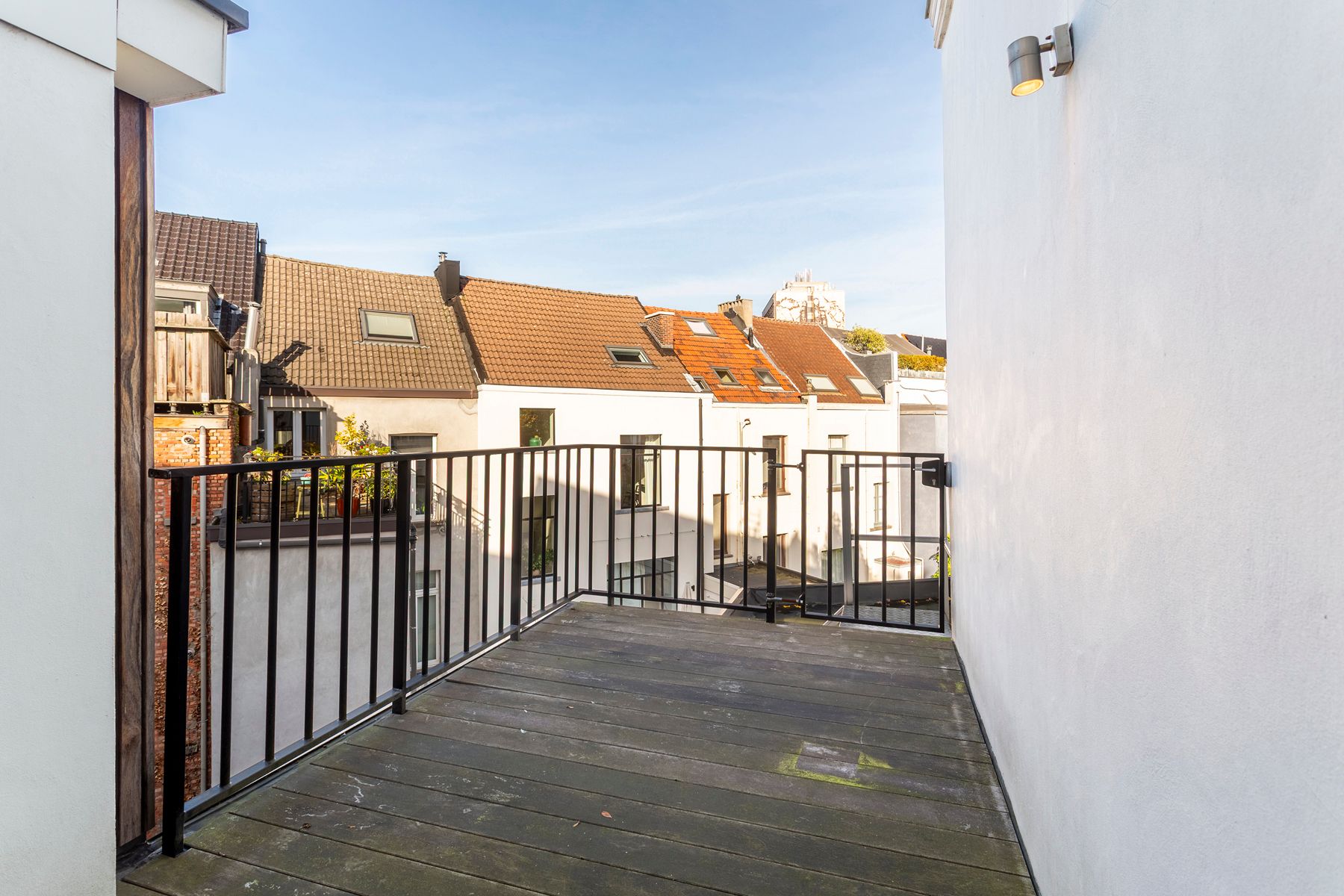 Licht en ruim bemeubeld appartement in hartje Zuid-Antwerpen foto 4