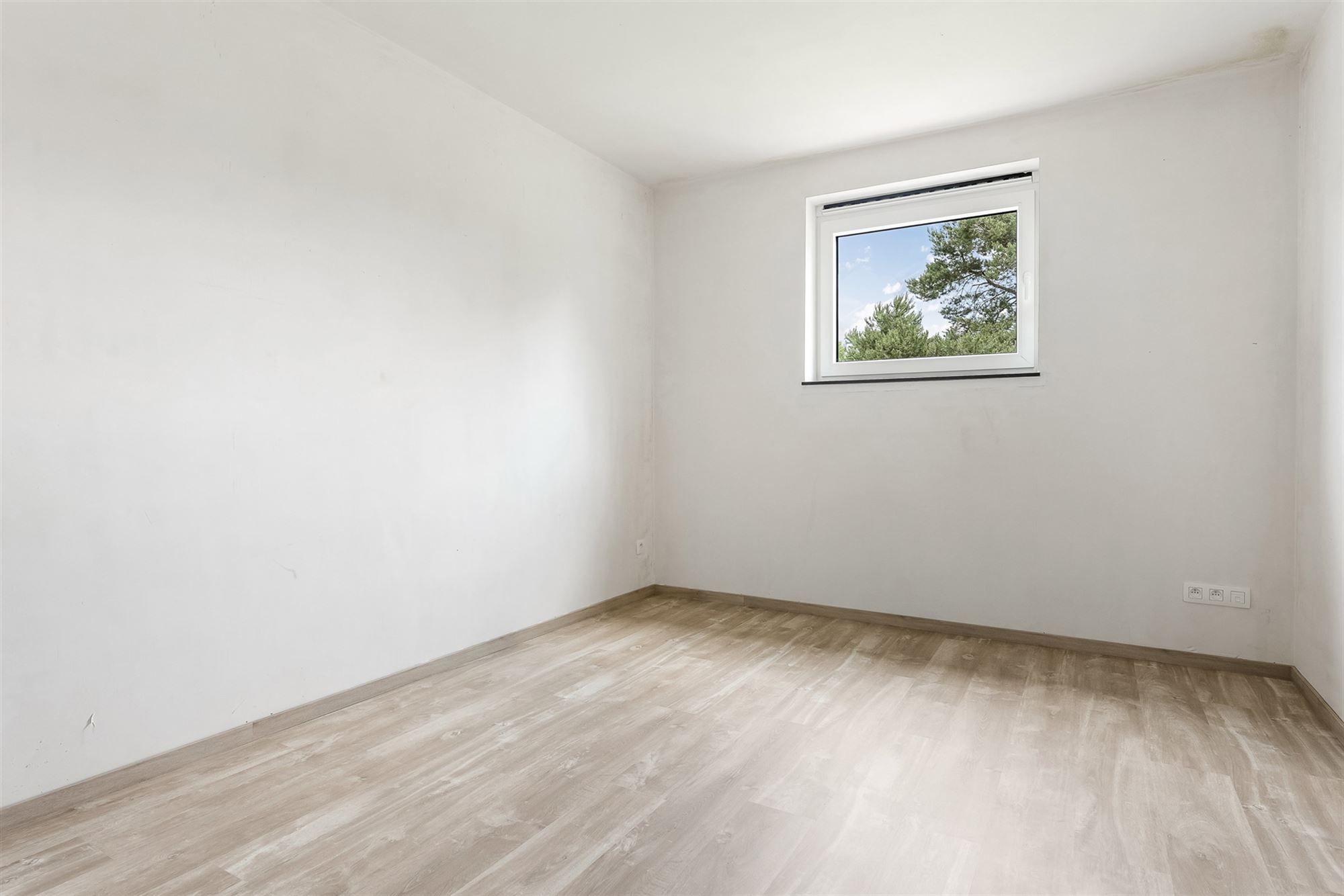 VOLLEDIG AFGEWERKTE NIEUWBOUWWONING IN DOODLOPENDE STRAAT foto 14