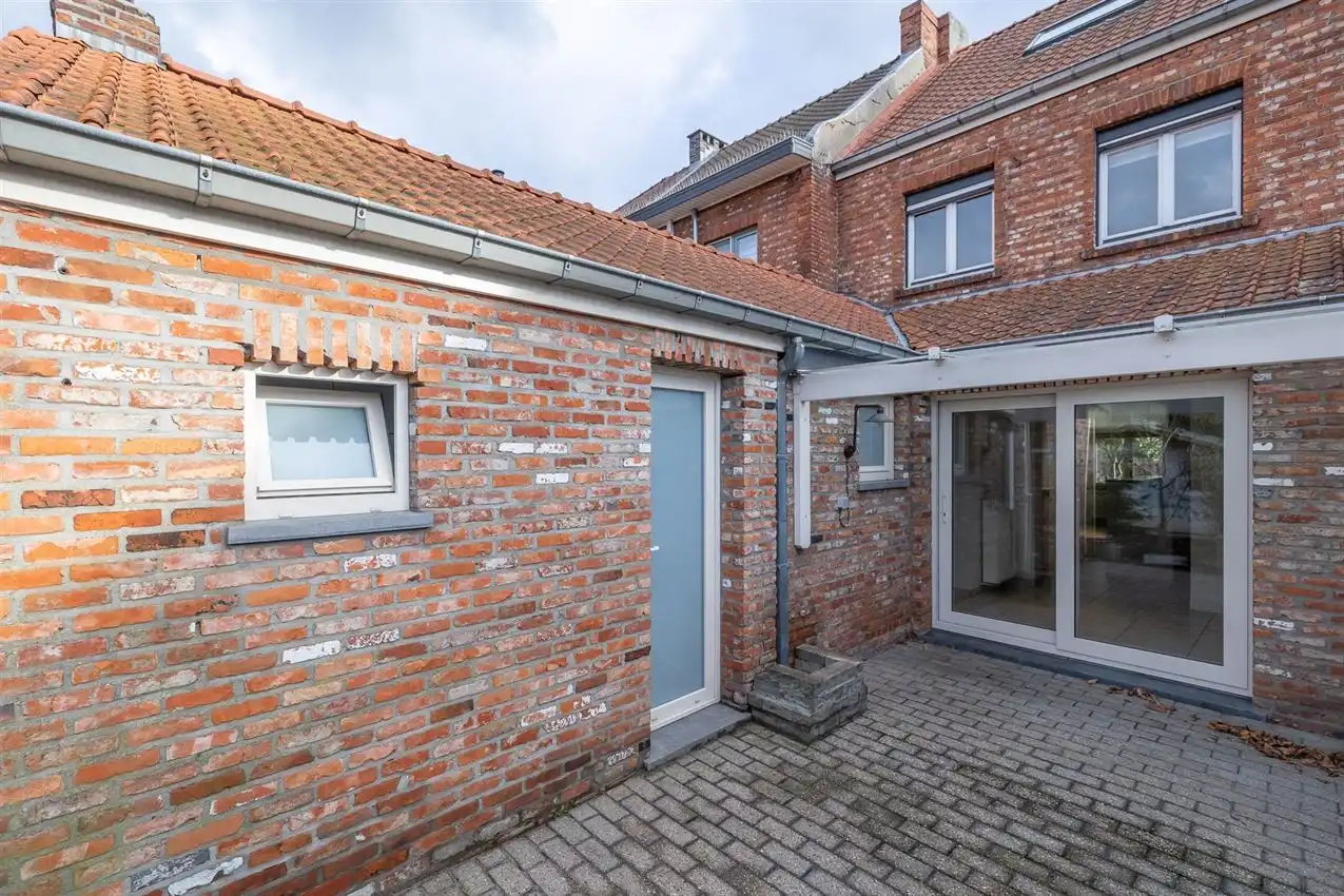 Stadswoning met drie slpk en tuintje op gunstige locatie foto 11