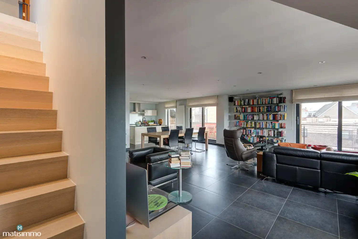 ZEER RUIM EN MODERN DUPLEXAPPARTEMENT (234M²) MET 5 SLAAPKAMERS, 2 BADKAMERS, 2 TERRASSEN, 2 KELDERS, DUBBELE GARAGE (60M²) (+ OPTIONEEL GARAGE) IN HET CENTRUM VAN LANAKEN foto 20