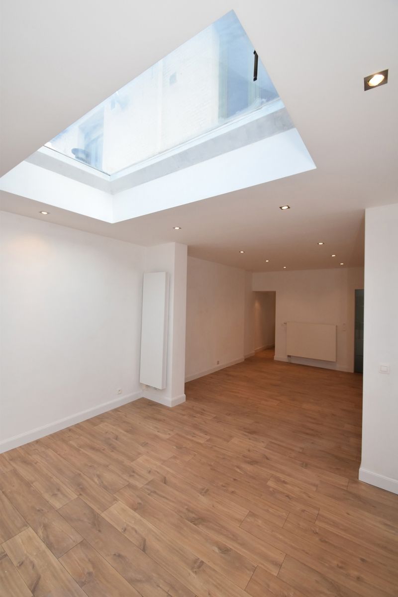 Recente woning met 3 slaapkamers, ruime badkamer en koertje  foto 2