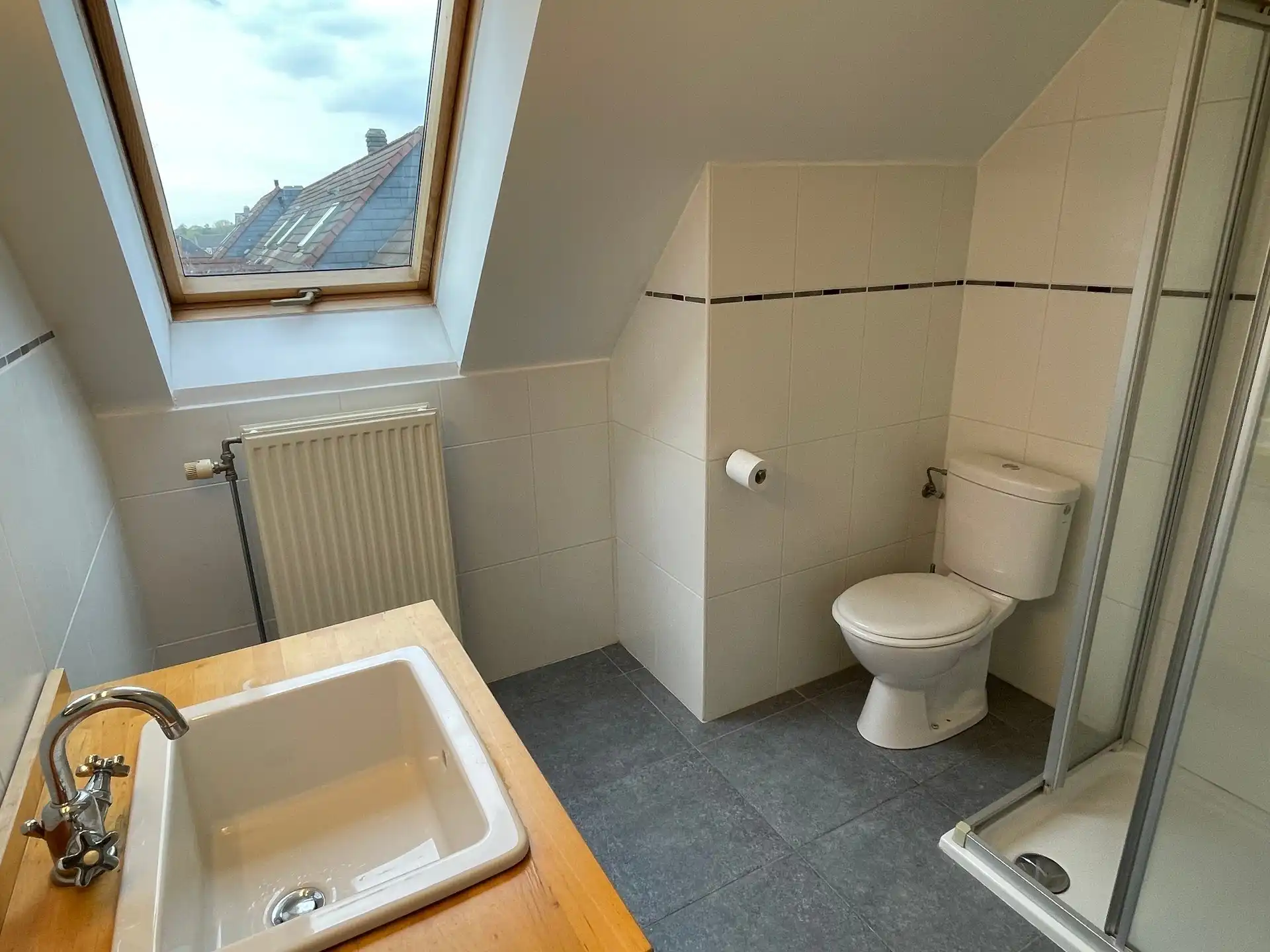 Gunstig gelegen en uitzonderlijk ruim gezellig appartement. foto 27