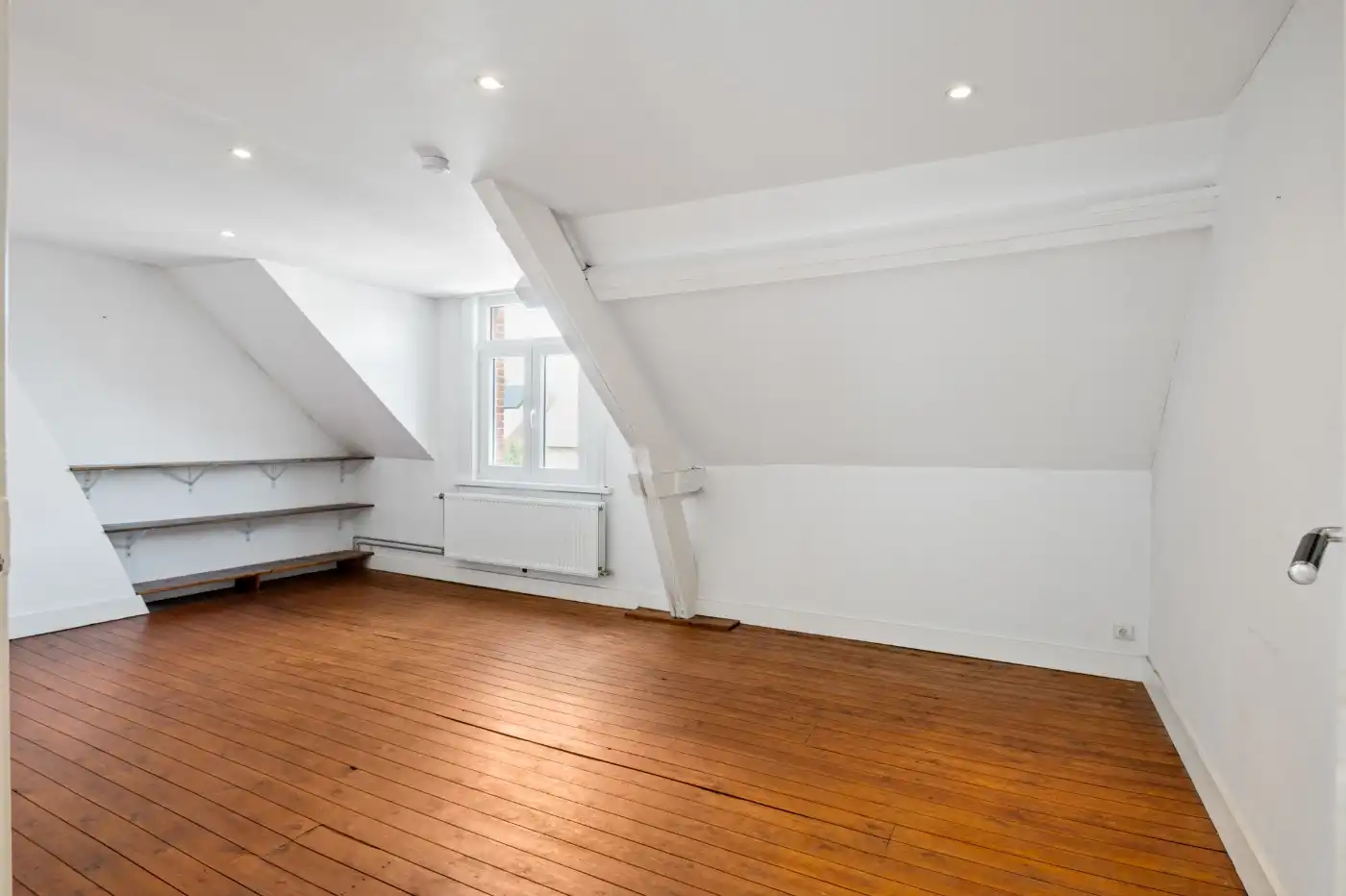 Prachtig gerenoveerde, authentieke woning met 4 slpk. en tuin foto 17