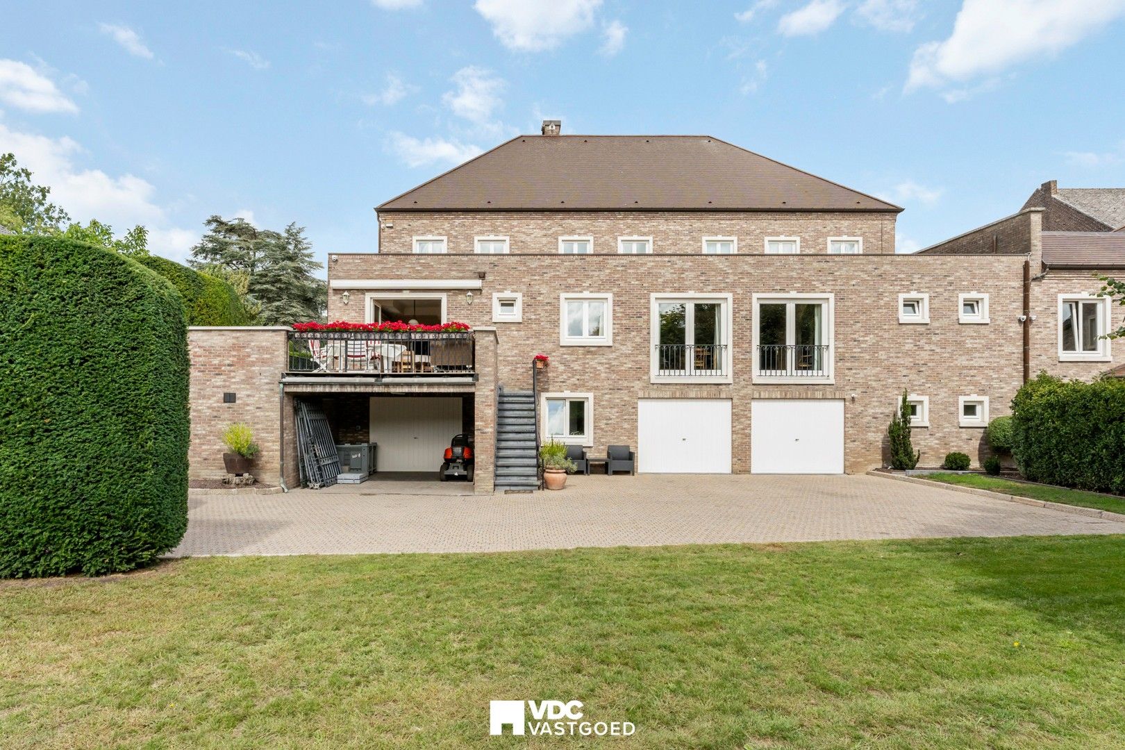 Unieke villa met kantoorruimte, binnenzwembad en opsplitsingsmogelijkheid foto 29