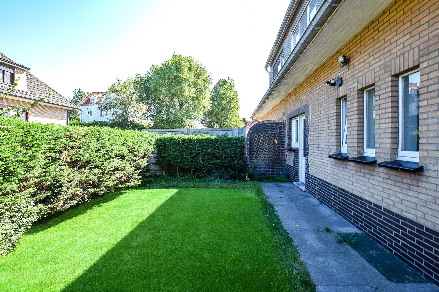 Ruime koppelvilla met 4 slaapkamers en dubbele garage te koksijde-Bad op amper 700m van het strand.  foto 14