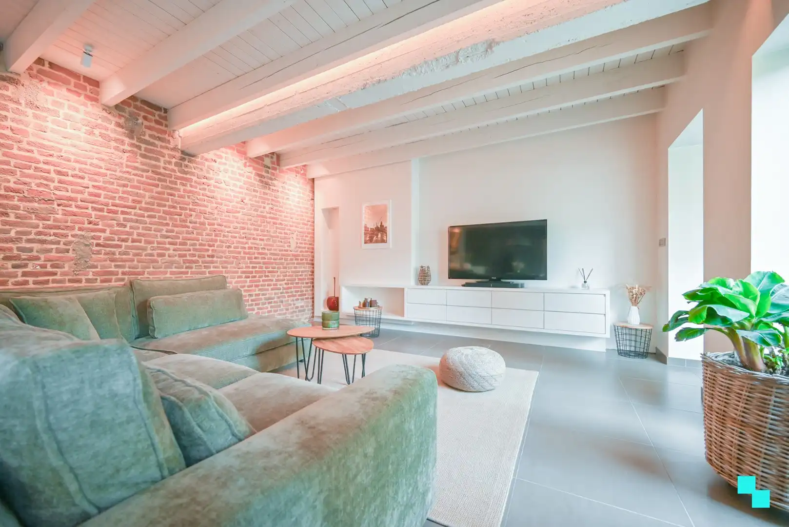 Stijlvol wonen met comfort: 5 slaapkamers, zonnig terras & moderne technieken foto 3