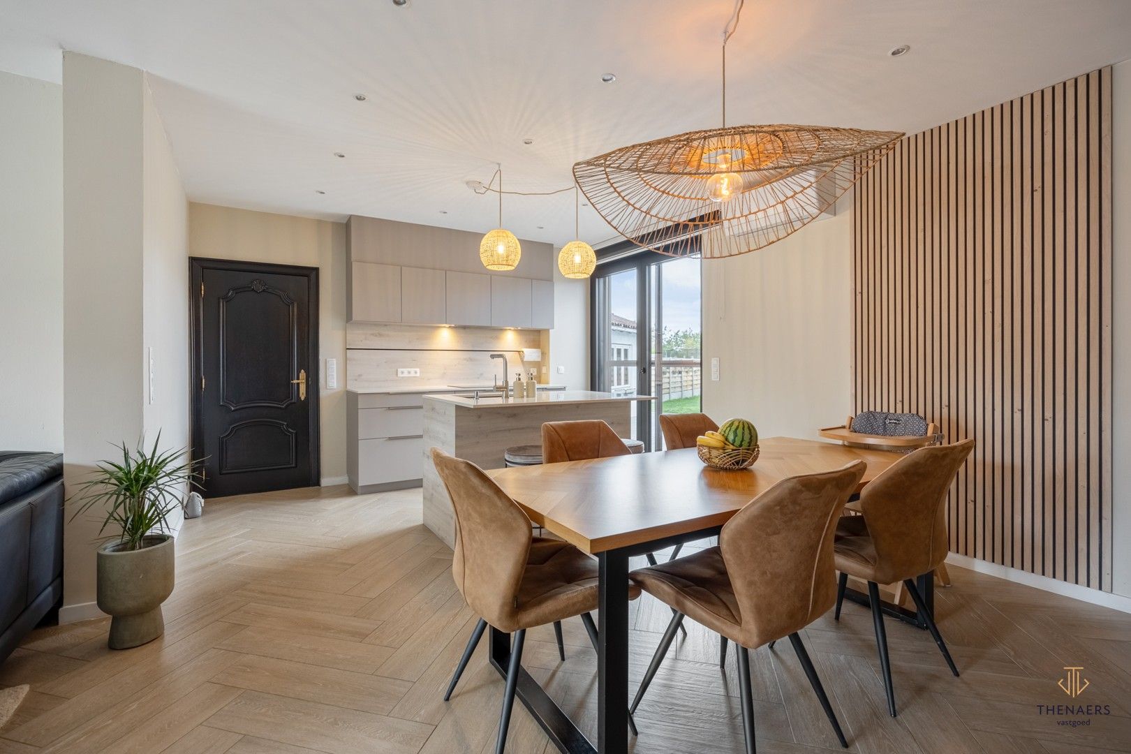 GEMODERNISEERDE GEZINSWONING MET 4 SLAAPKAMERS. foto 5