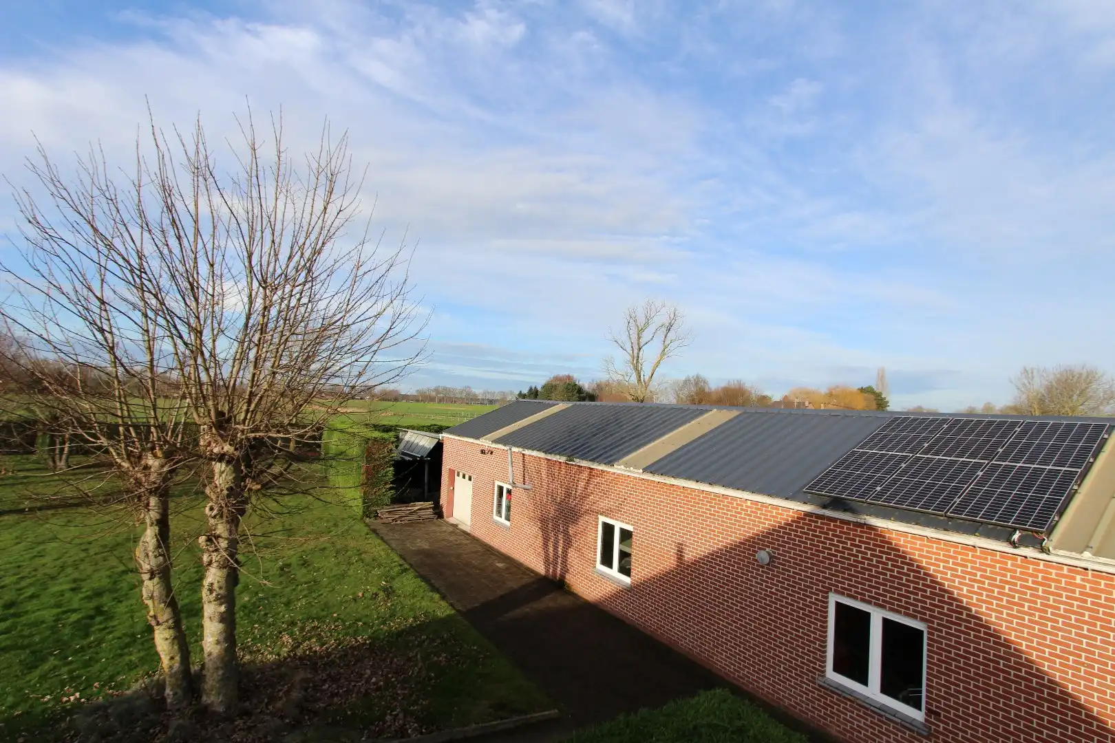 Landelijk gelegen woning met loods foto 2