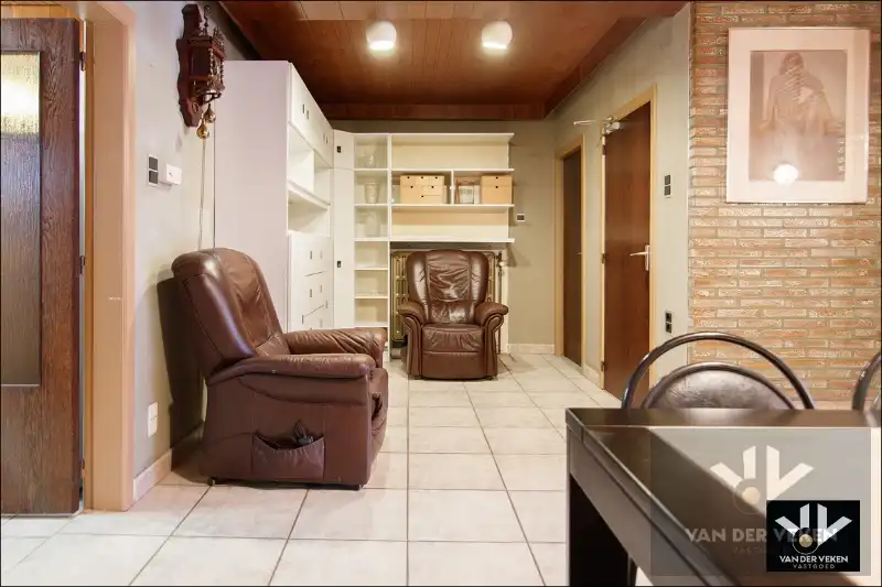 DEGELIJKE GEZINSWONING  MET GARAGE  IN DE SINT-CATHARINAWIJK foto 8