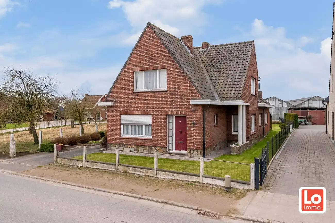 Hoofdfoto van de publicatie: VERKOCHT! Charmante open te renoveren woning met garage en grote tuin op een goed bereikbare locatie tussen Lochristi en Oostakker!